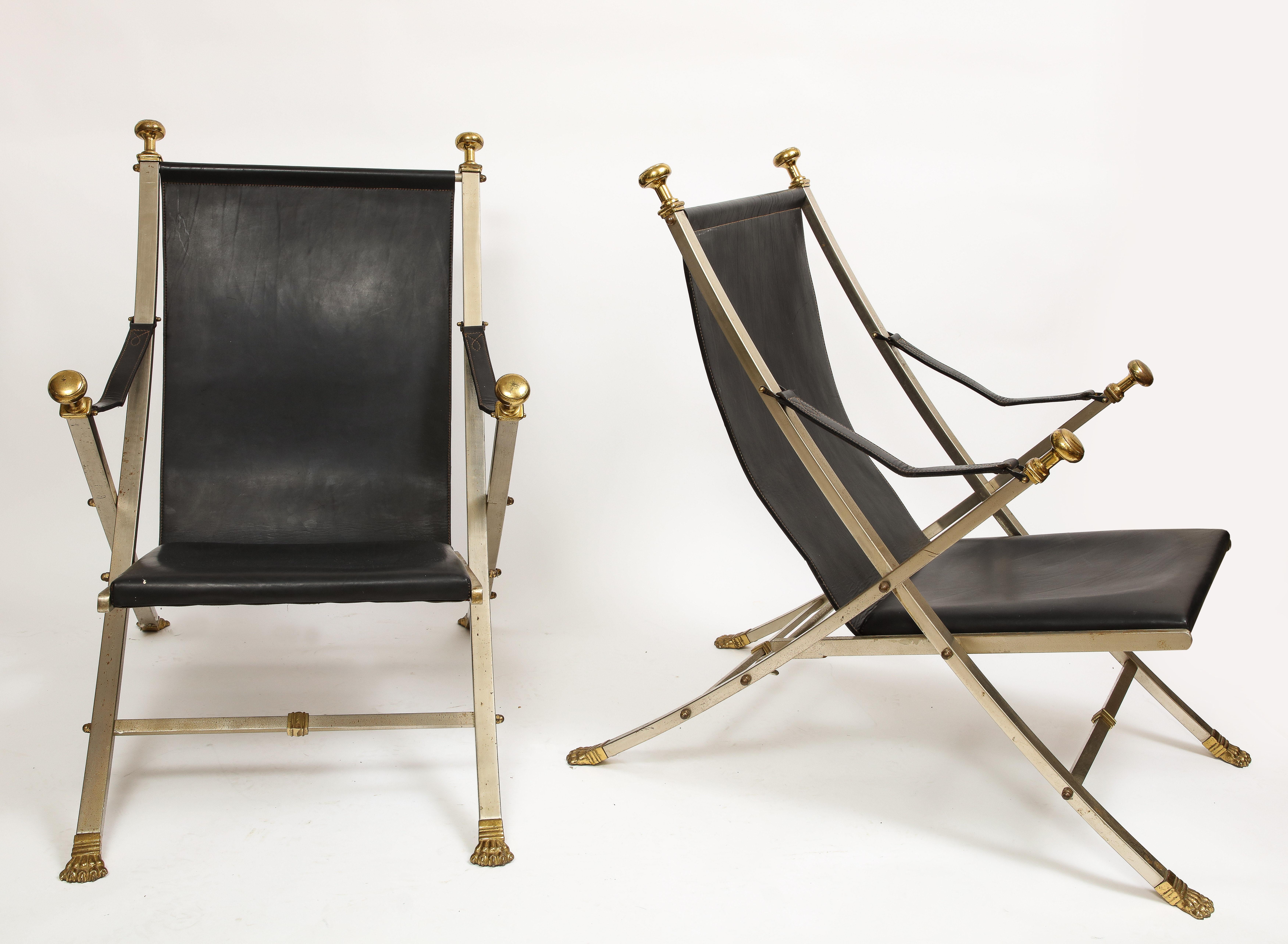 Français Paire inhabituelle de chaises françaises du milieu du siècle de la Maison Jansen en acier, bronze et cuir en vente