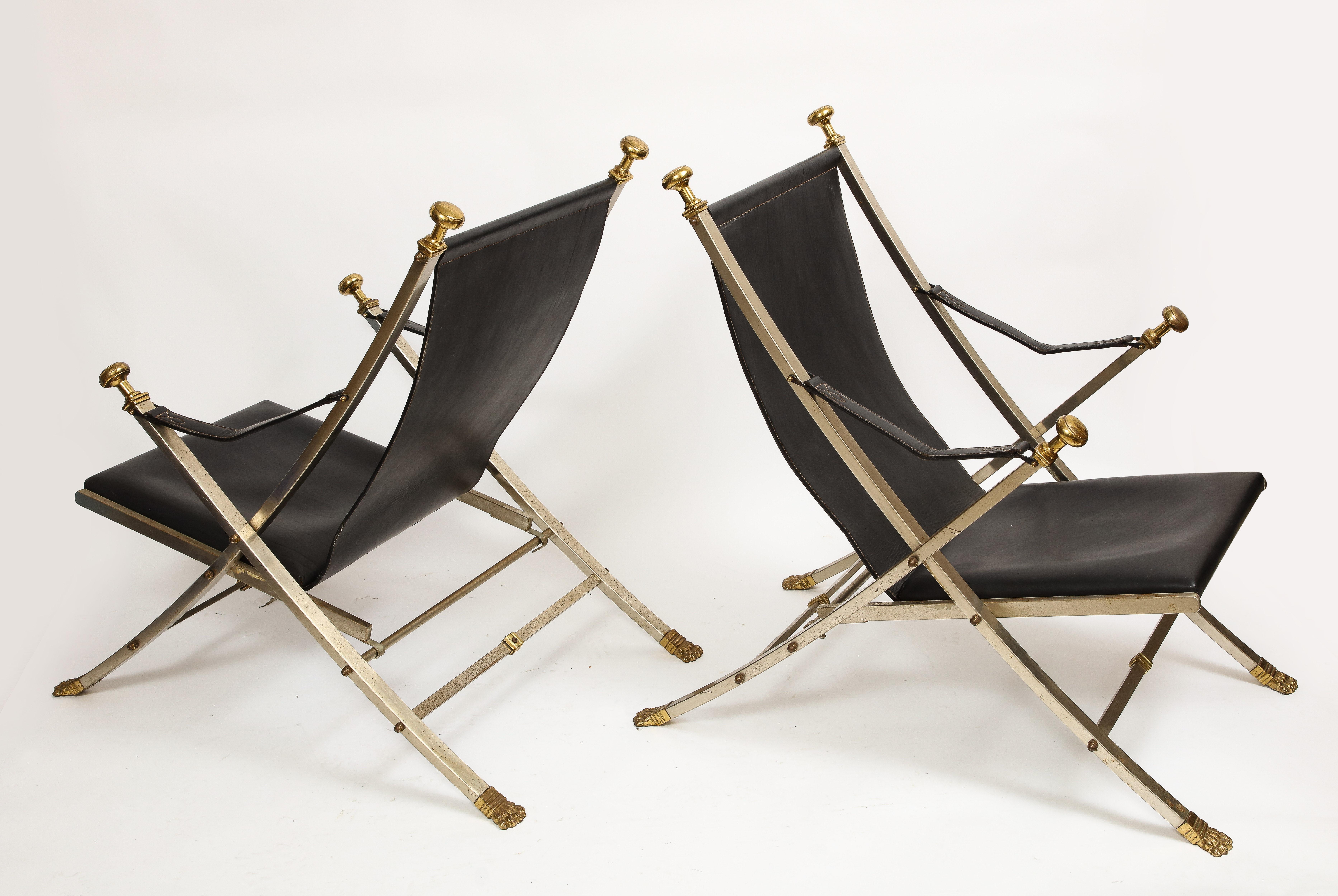 Ungewöhnliches Paar französischer Mid-Century Maison Jansen Stühle aus Stahl, Bronze und Leder im Zustand „Gut“ im Angebot in New York, NY