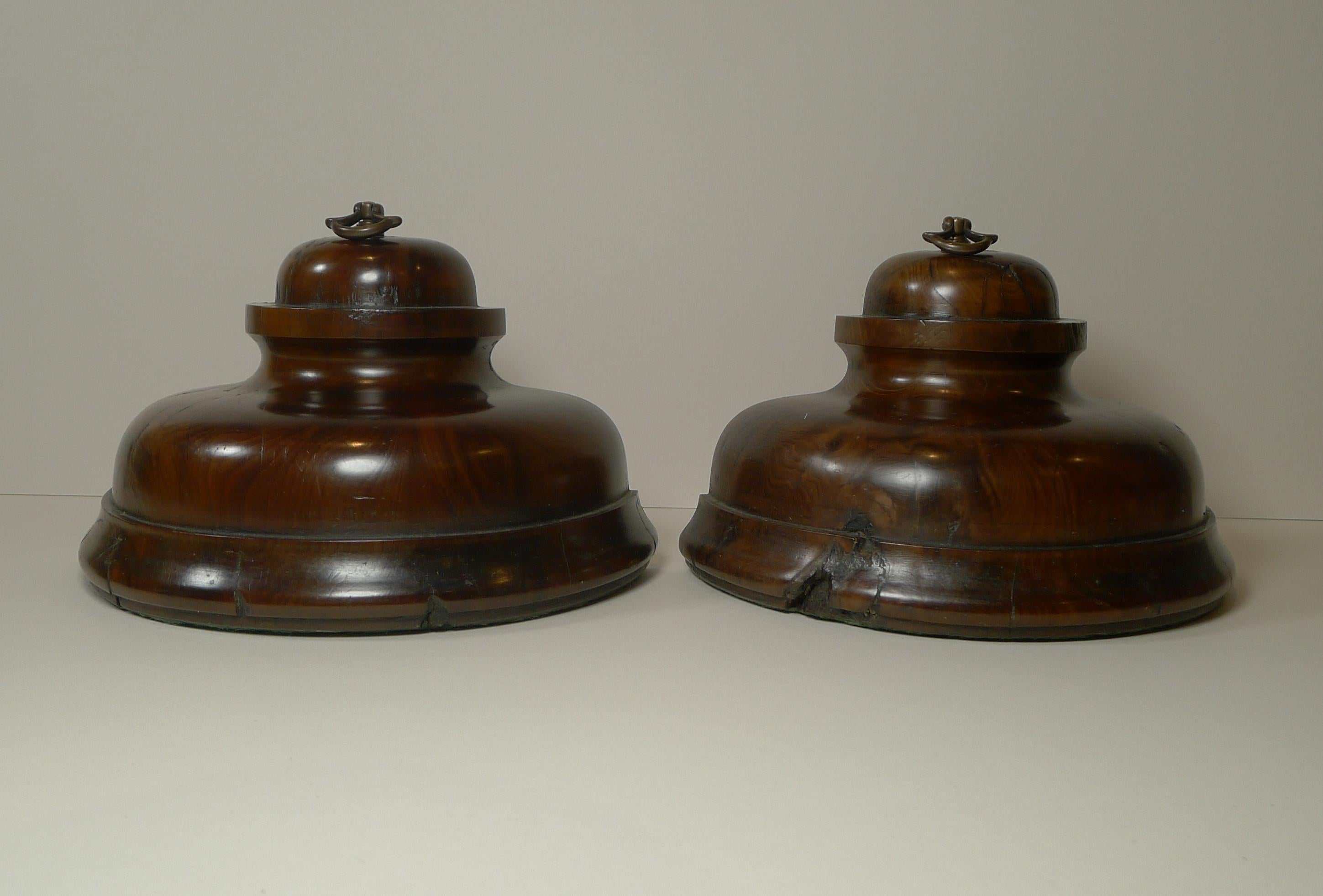 Unusual Pair Georgian Solid Yew Wood Bookends c.1800 In Good Condition For Sale In Bath, GB