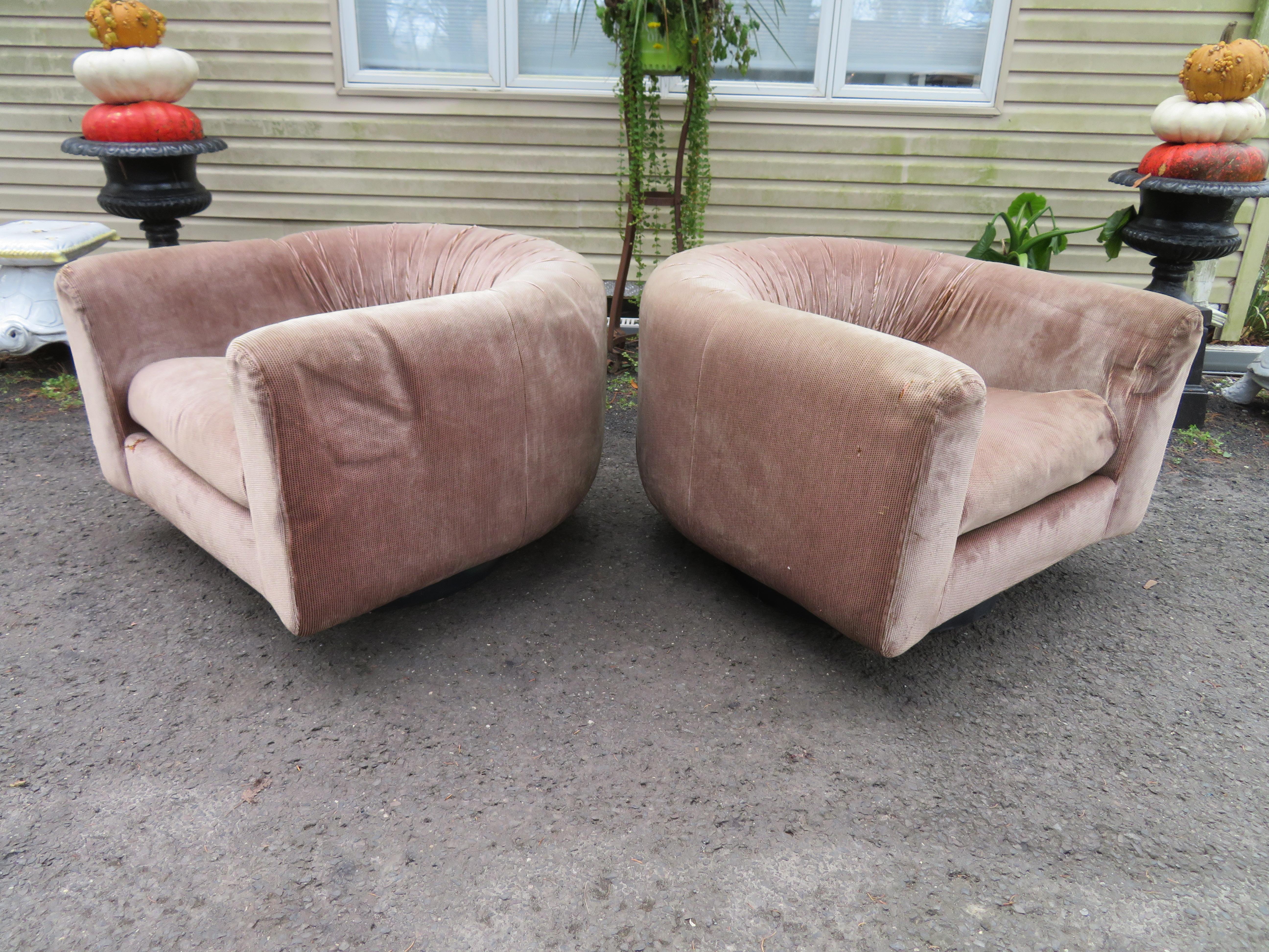 Unusual Pair Milo Baughman Style Barrel Back Swivel Chair Metropolitan Furniture For Sale 5