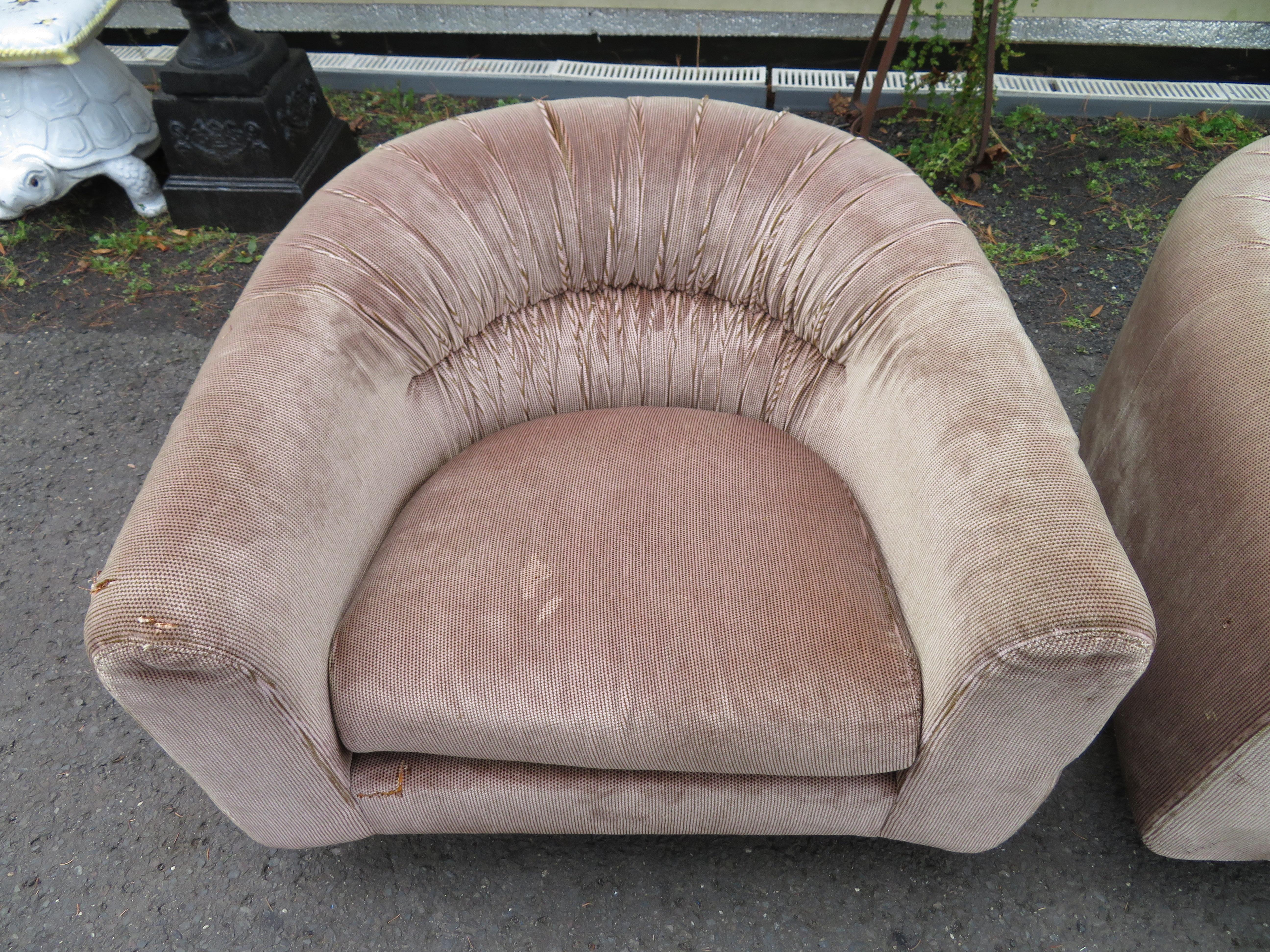 Painted Unusual Pair Milo Baughman Style Barrel Back Swivel Chair Metropolitan Furniture For Sale