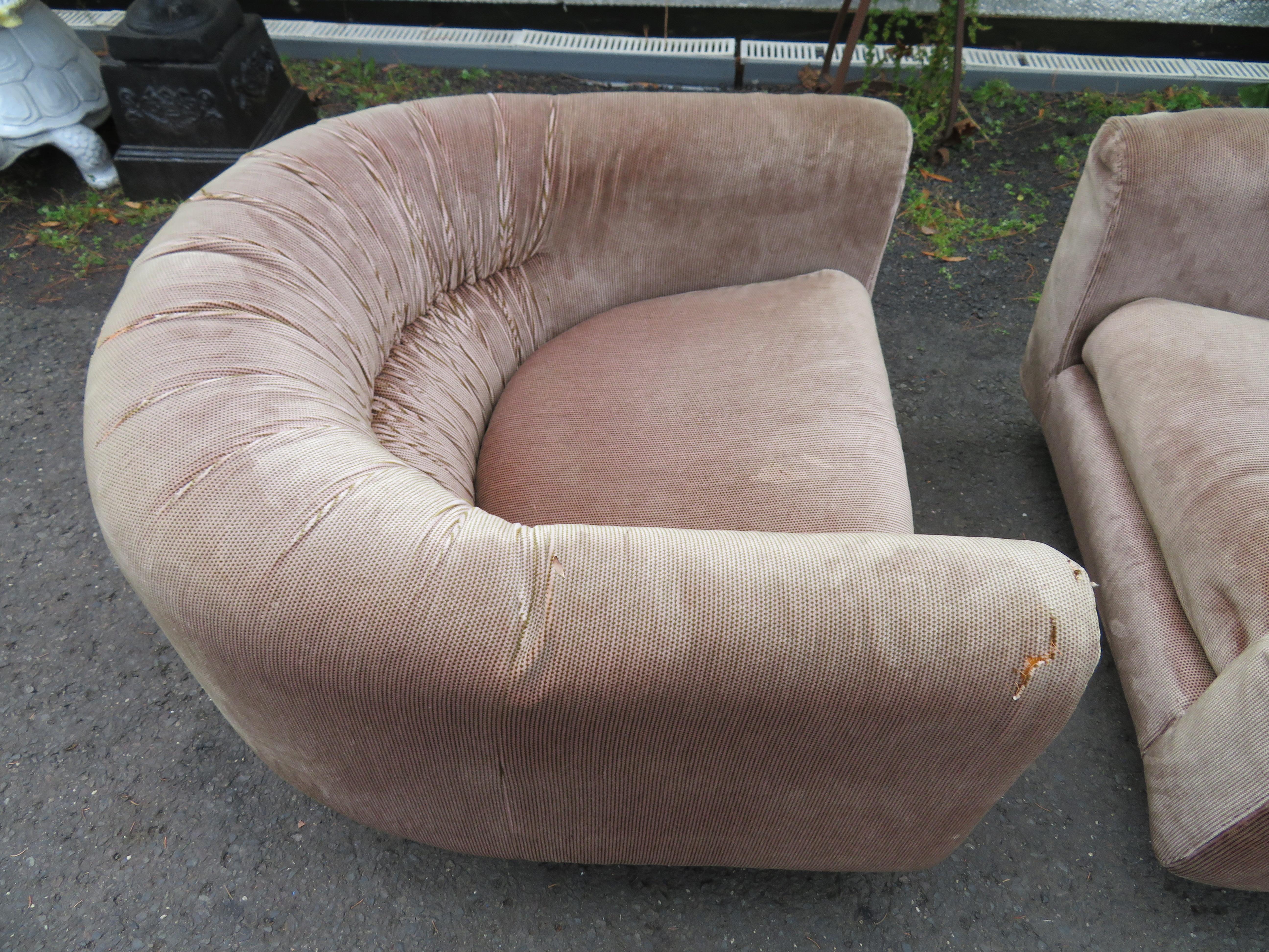 Unusual Pair Milo Baughman Style Barrel Back Swivel Chair Metropolitan Furniture In Good Condition For Sale In Pemberton, NJ