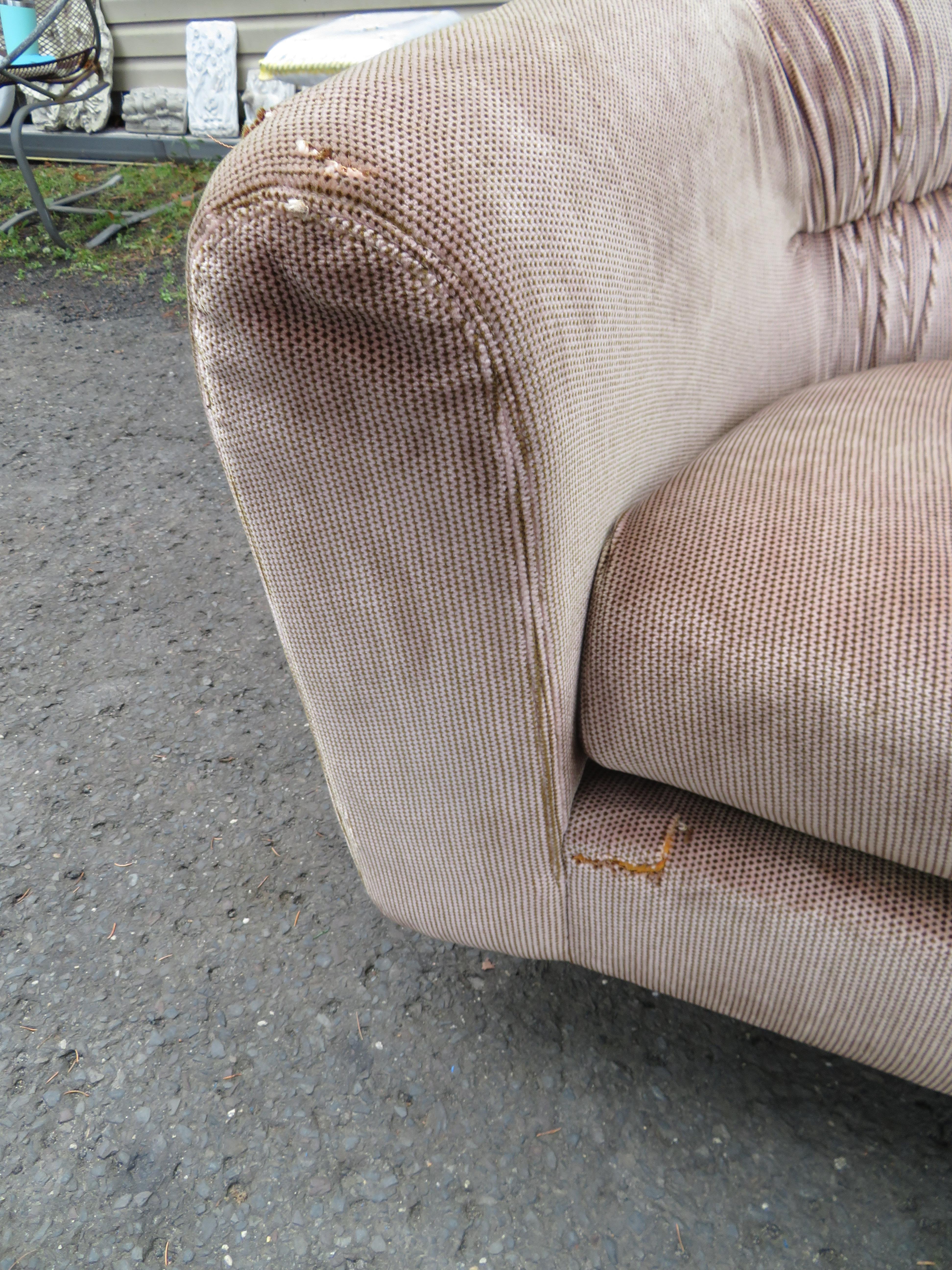 Late 20th Century Unusual Pair Milo Baughman Style Barrel Back Swivel Chair Metropolitan Furniture For Sale
