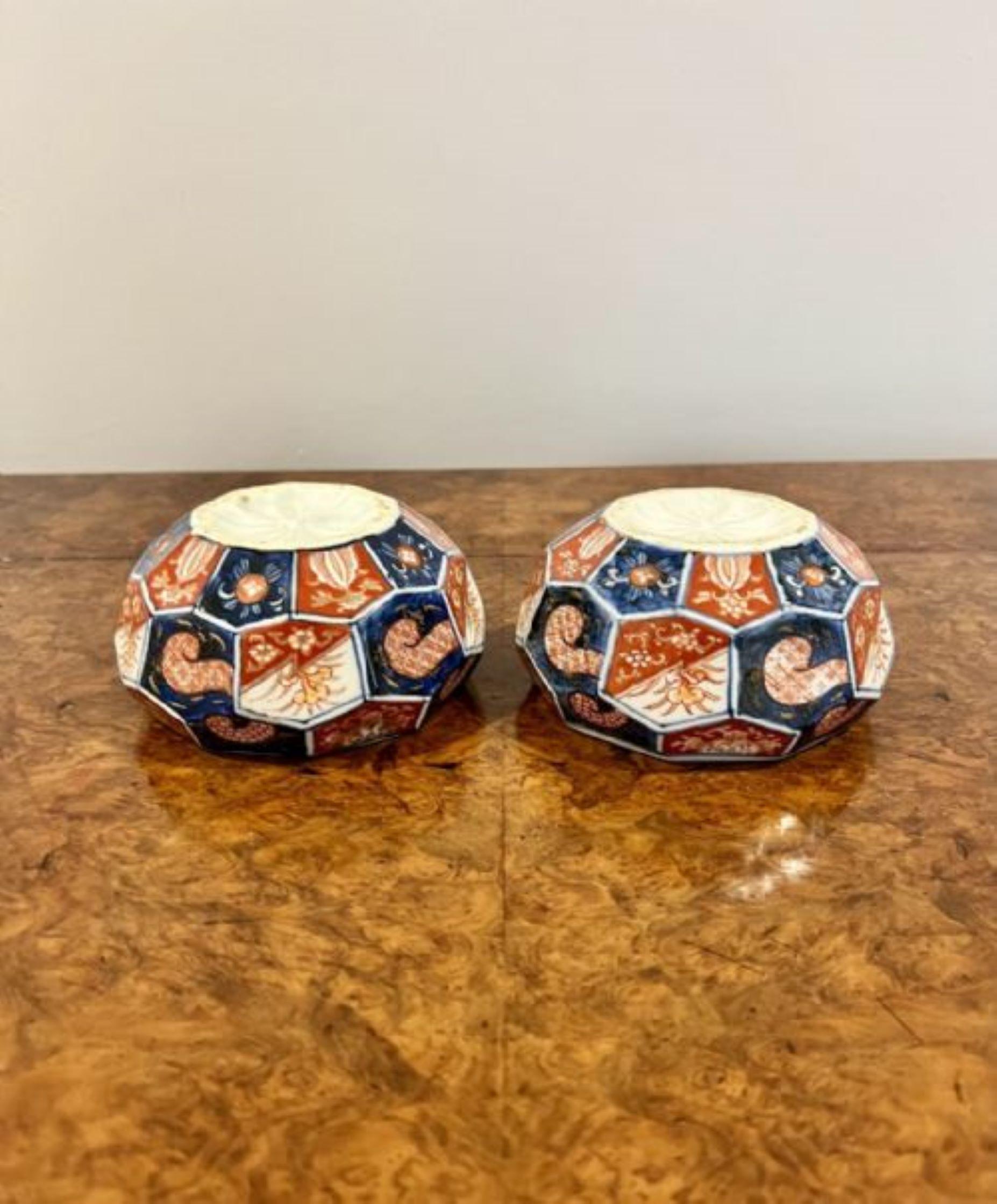 Unusual pair of antique Japanese quality Imari bowls  In Good Condition For Sale In Ipswich, GB