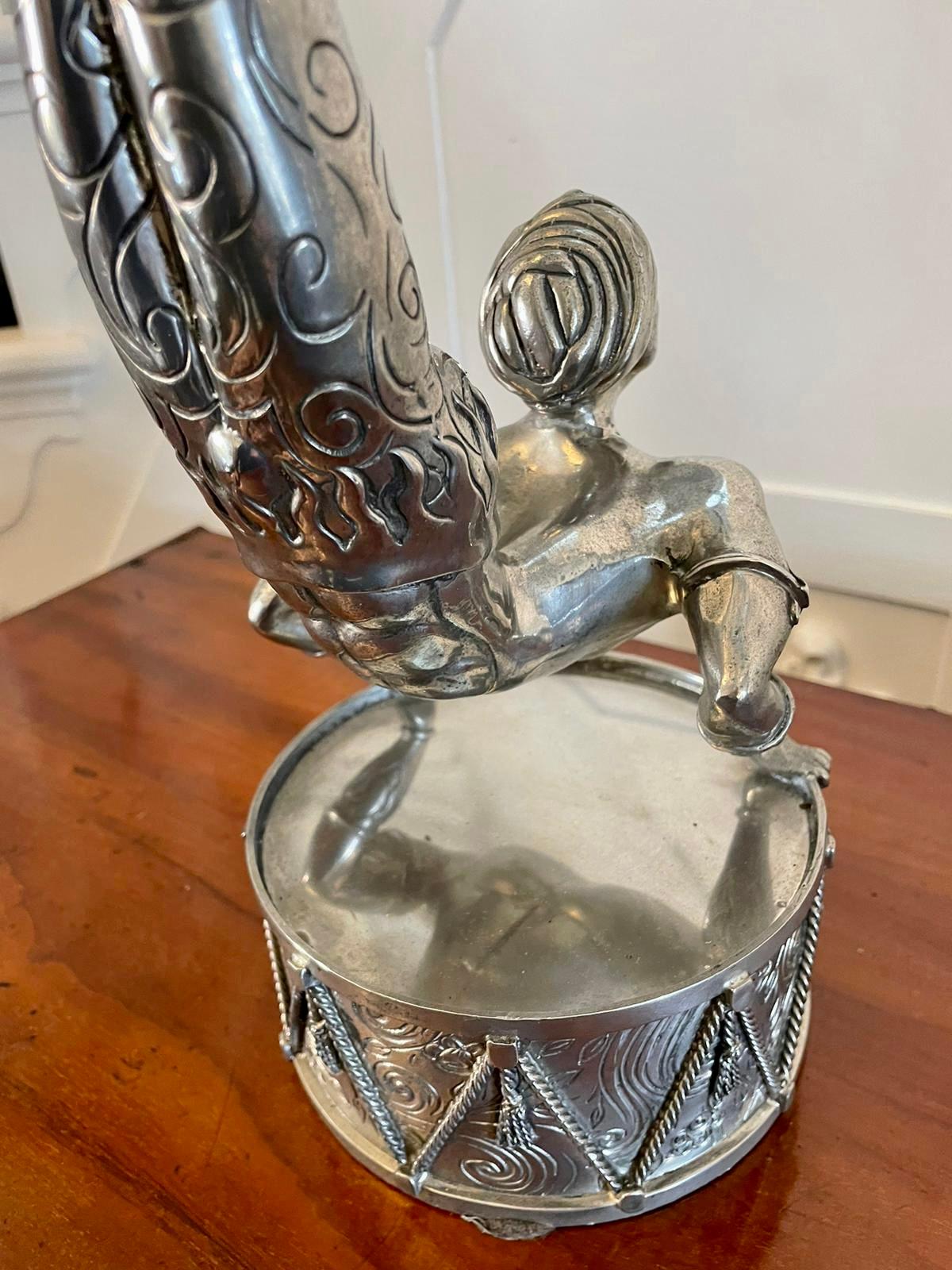 Insolita coppia di candelieri antichi di qualità Art Deco placcati in argento in vendita 3