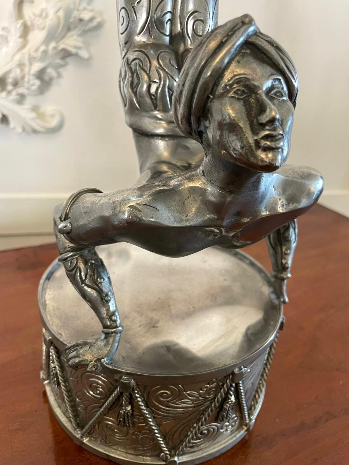Insolita coppia di candelieri antichi di qualità Art Deco placcati in argento In condizioni buone in vendita a Suffolk, GB