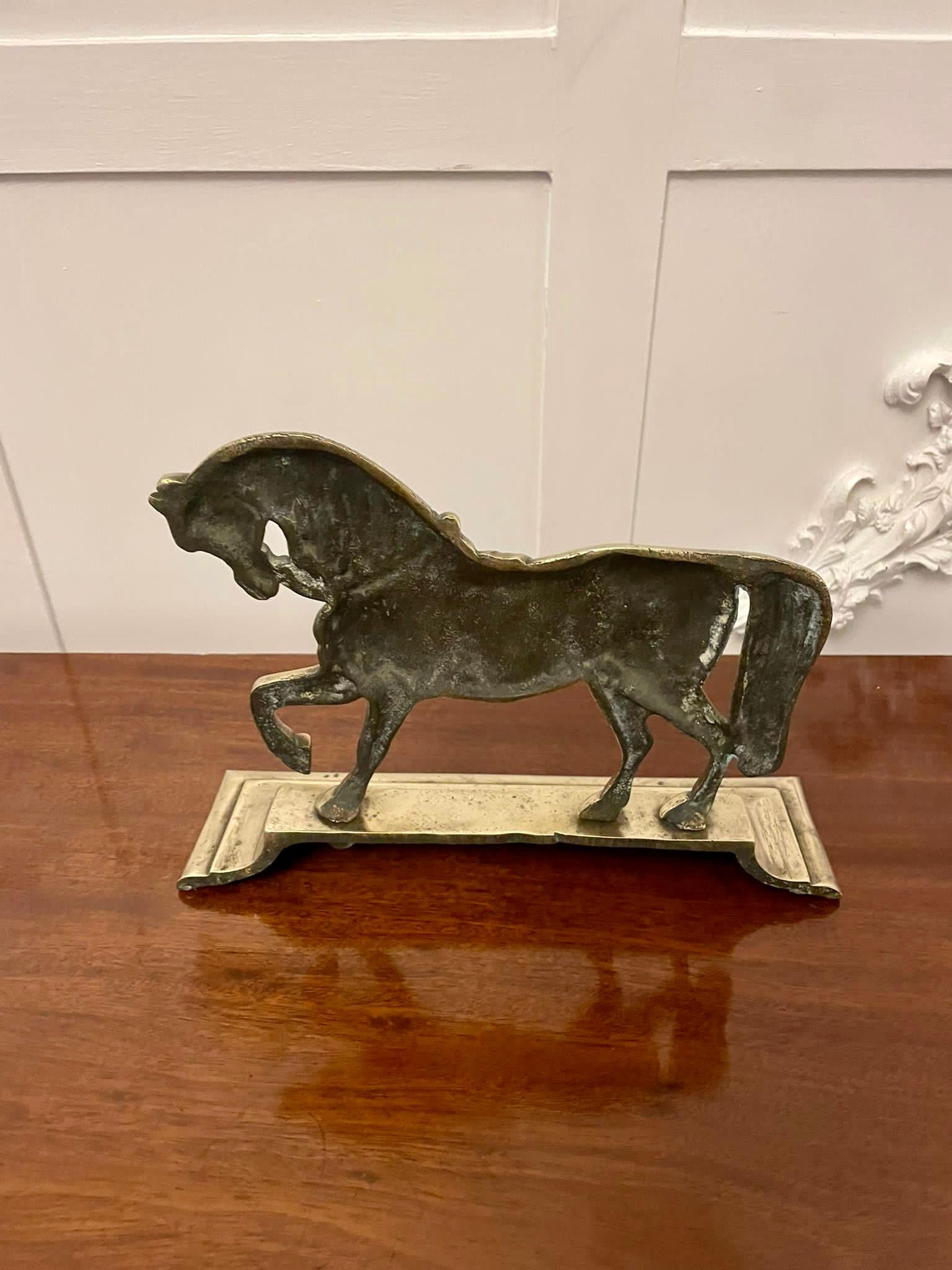 Pair of antique Victorian quality brass door stops depicting a fantastic solid brass model of a horse standing on a shaped brass moulded base.

In lovely original condition.

Measures: H 21 x W 30 x D 8cm
Date 1880.
 