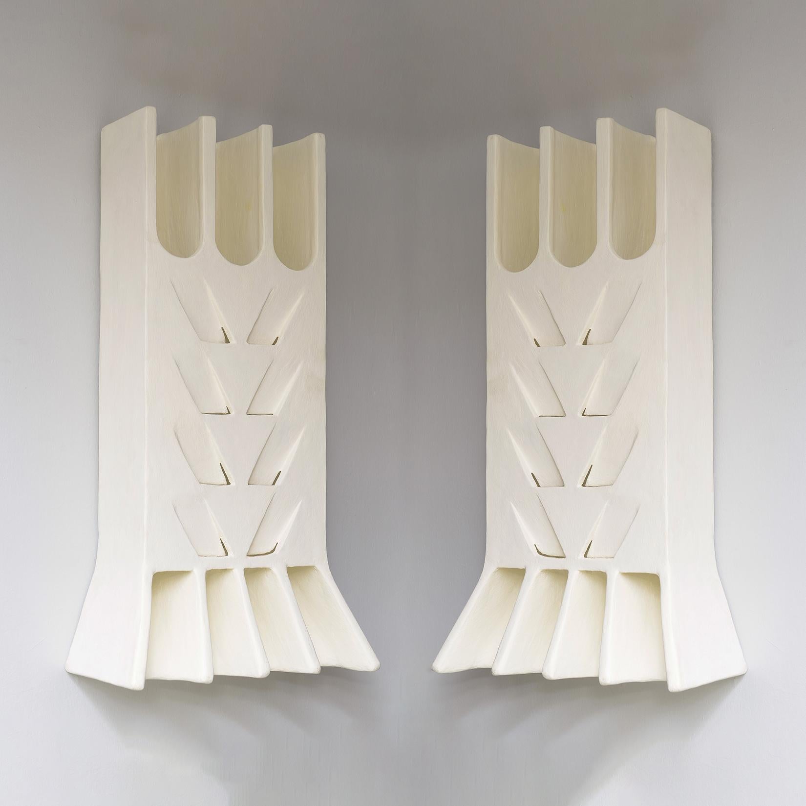 Paire d'appliques en plâtre 