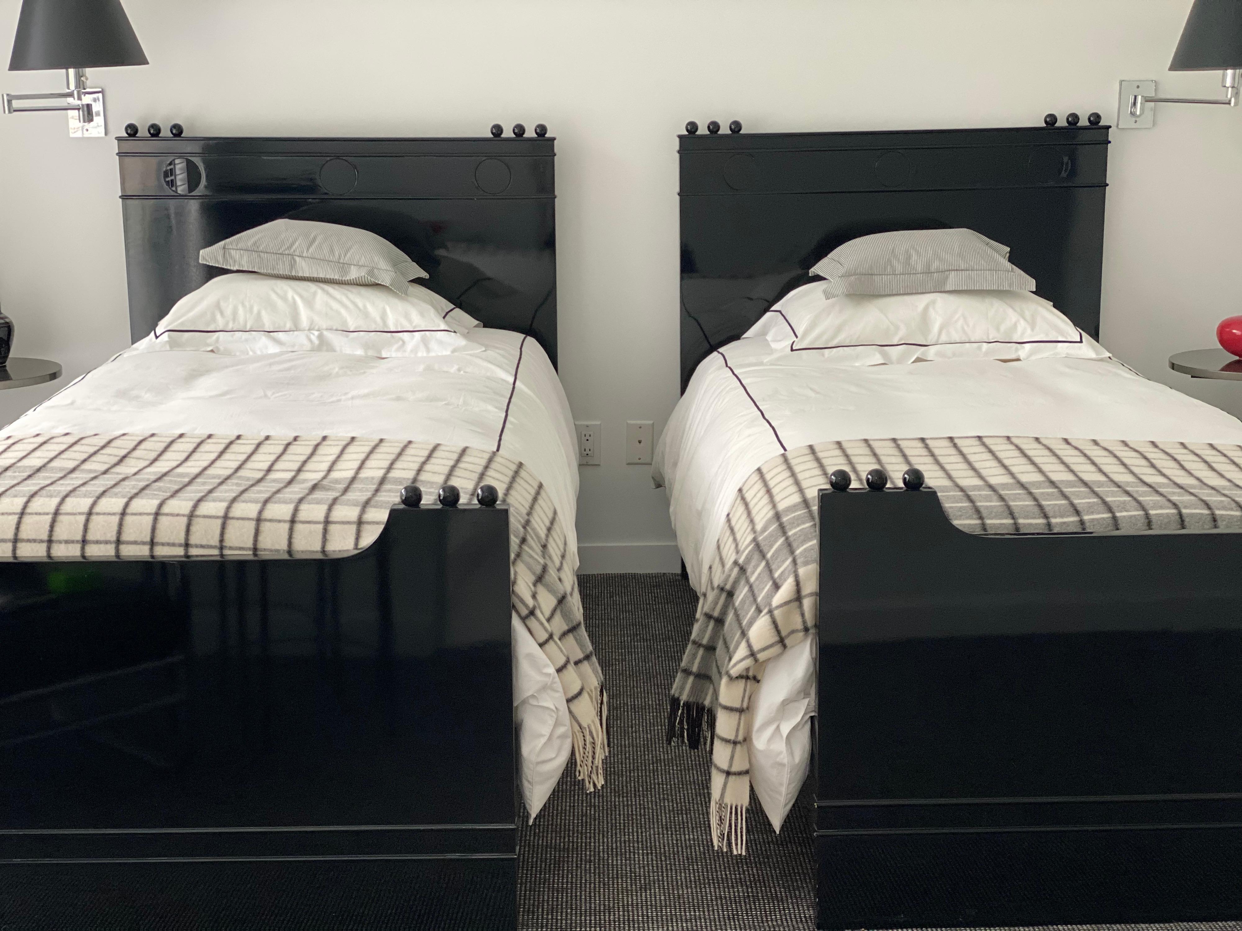 Beautiful pair of black lacquered Art Deco twin lady and gentleman bed frames.
Featuring one slightly longer bed, by 1.75