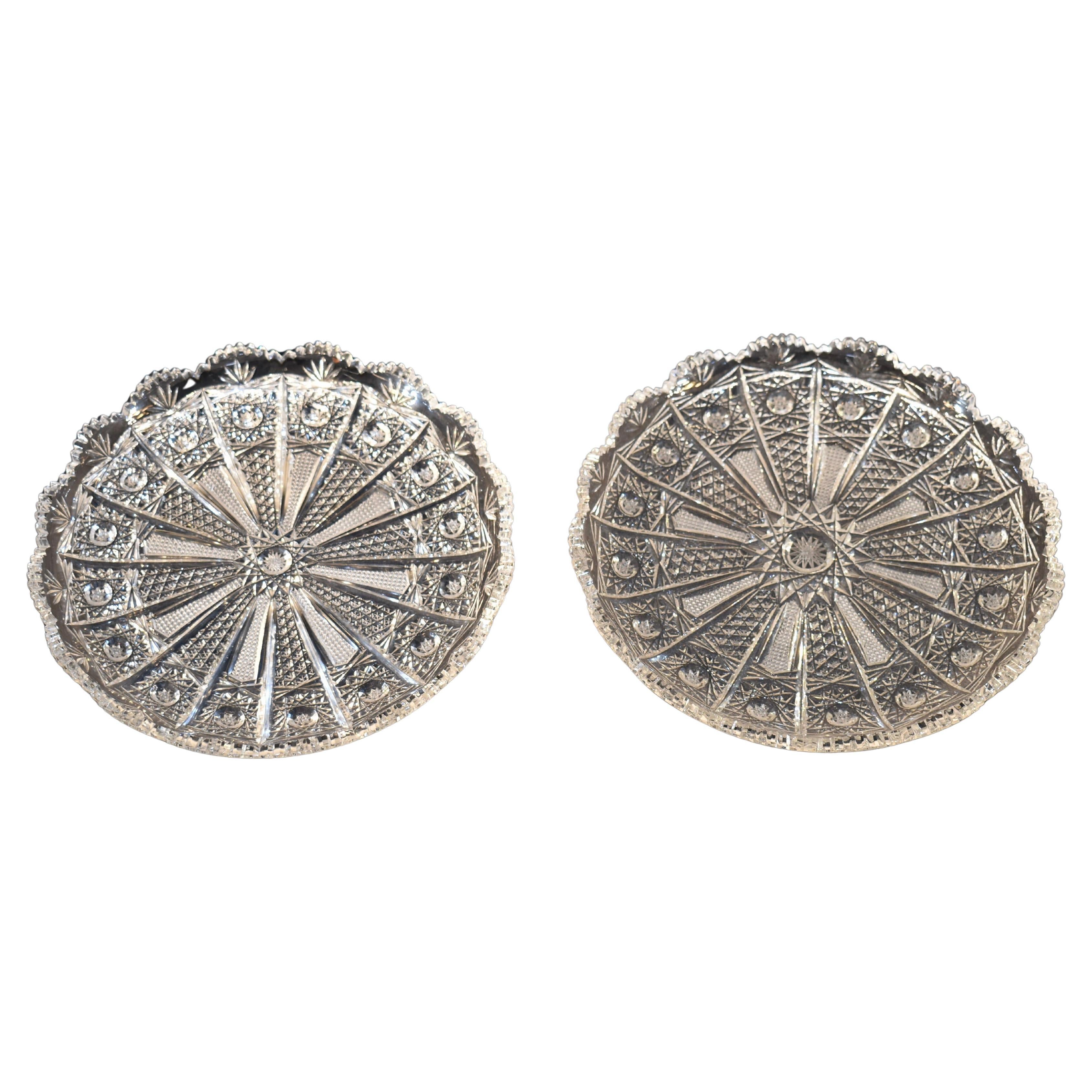 Inusual Pareja de Platos de Servir de Vidrio Tallado, Circa 1920
