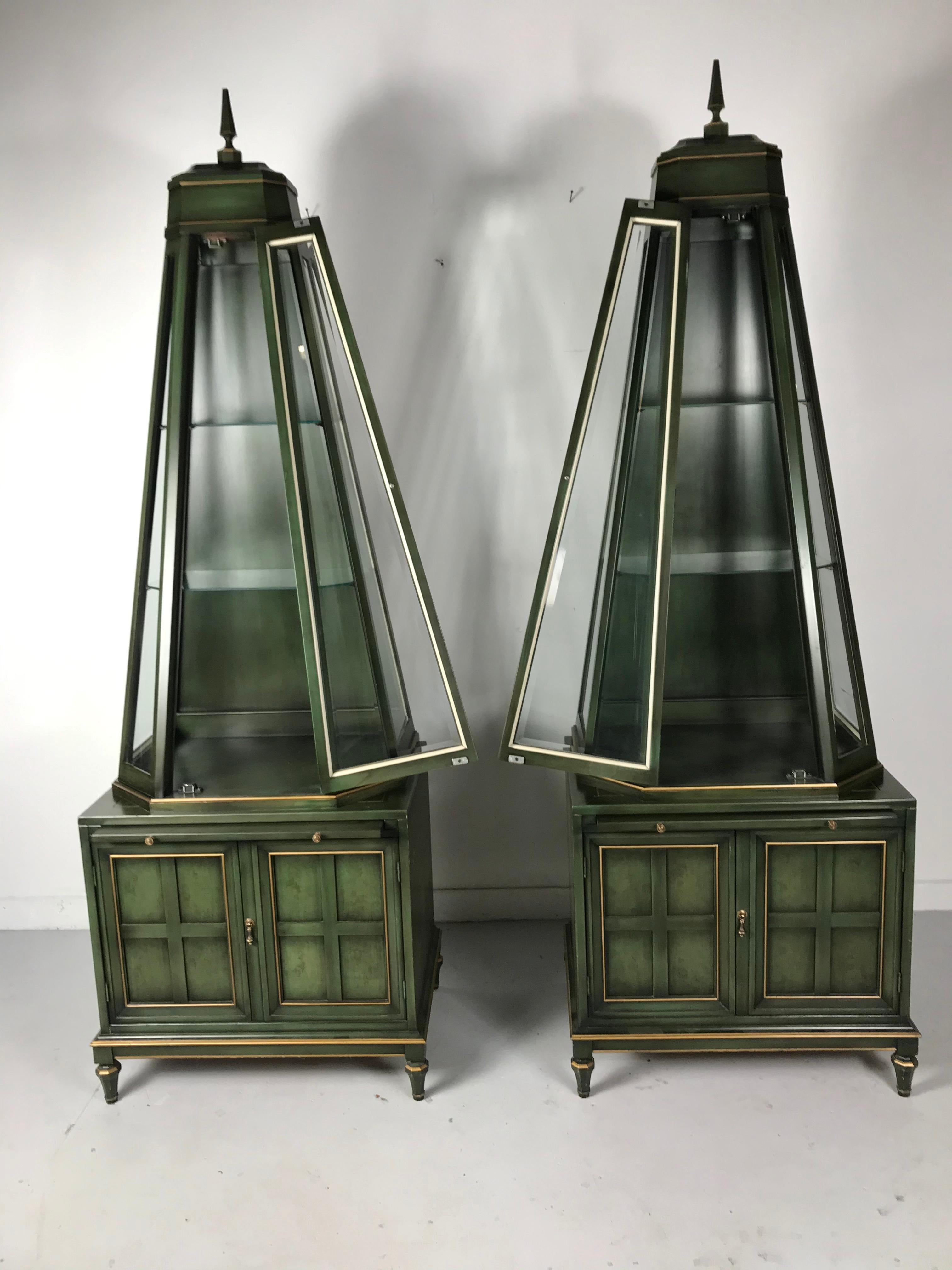 Unusual Pair of Decorative Pyramidal Curio Cabinets, Vitrines by Union National In Good Condition In Buffalo, NY