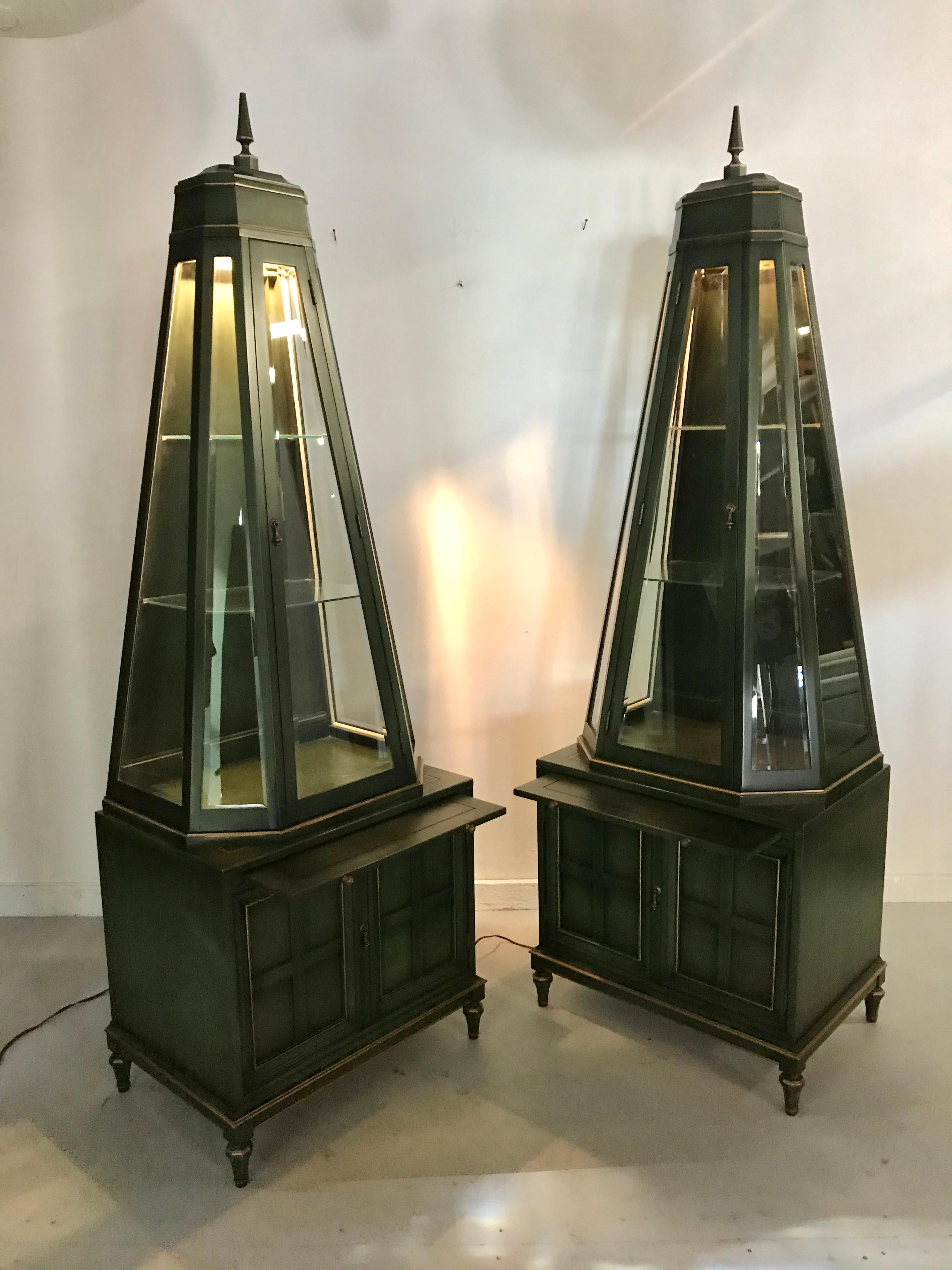 Unusual Pair of Decorative Pyramidal Curio Cabinets, Vitrines by Union National 1