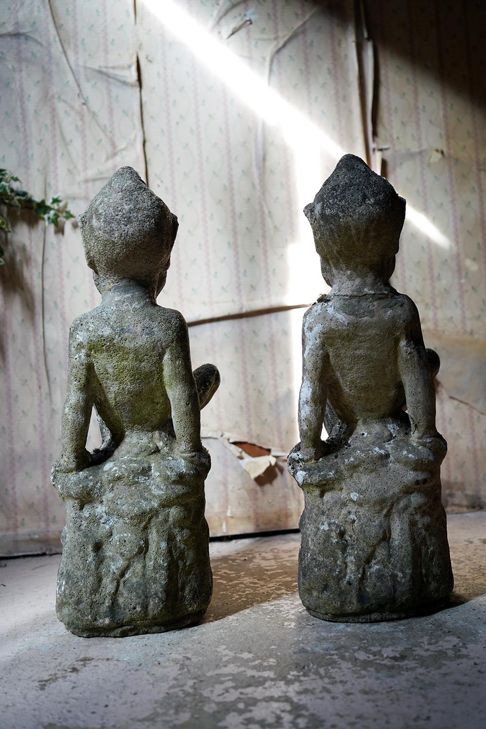 Un'insolita coppia di Pixie da giardino in pietra dell'inizio del XX secolo, C.C. 1930 10