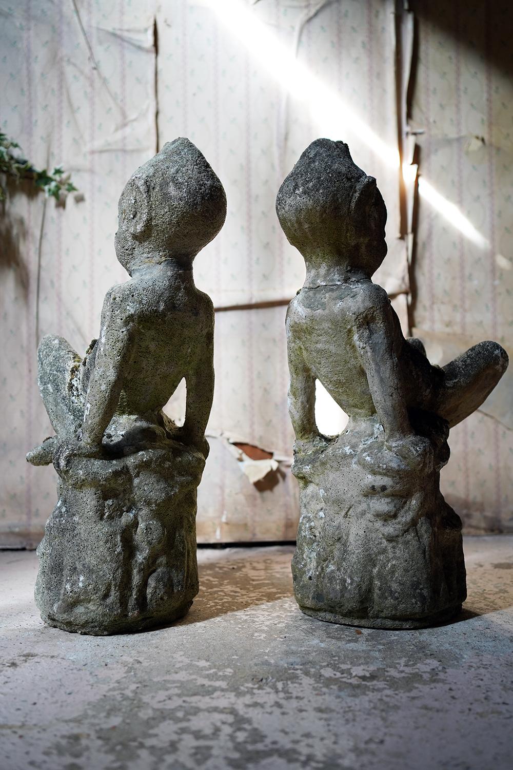 Un'insolita coppia di Pixie da giardino in pietra dell'inizio del XX secolo, C.C. 1930 11