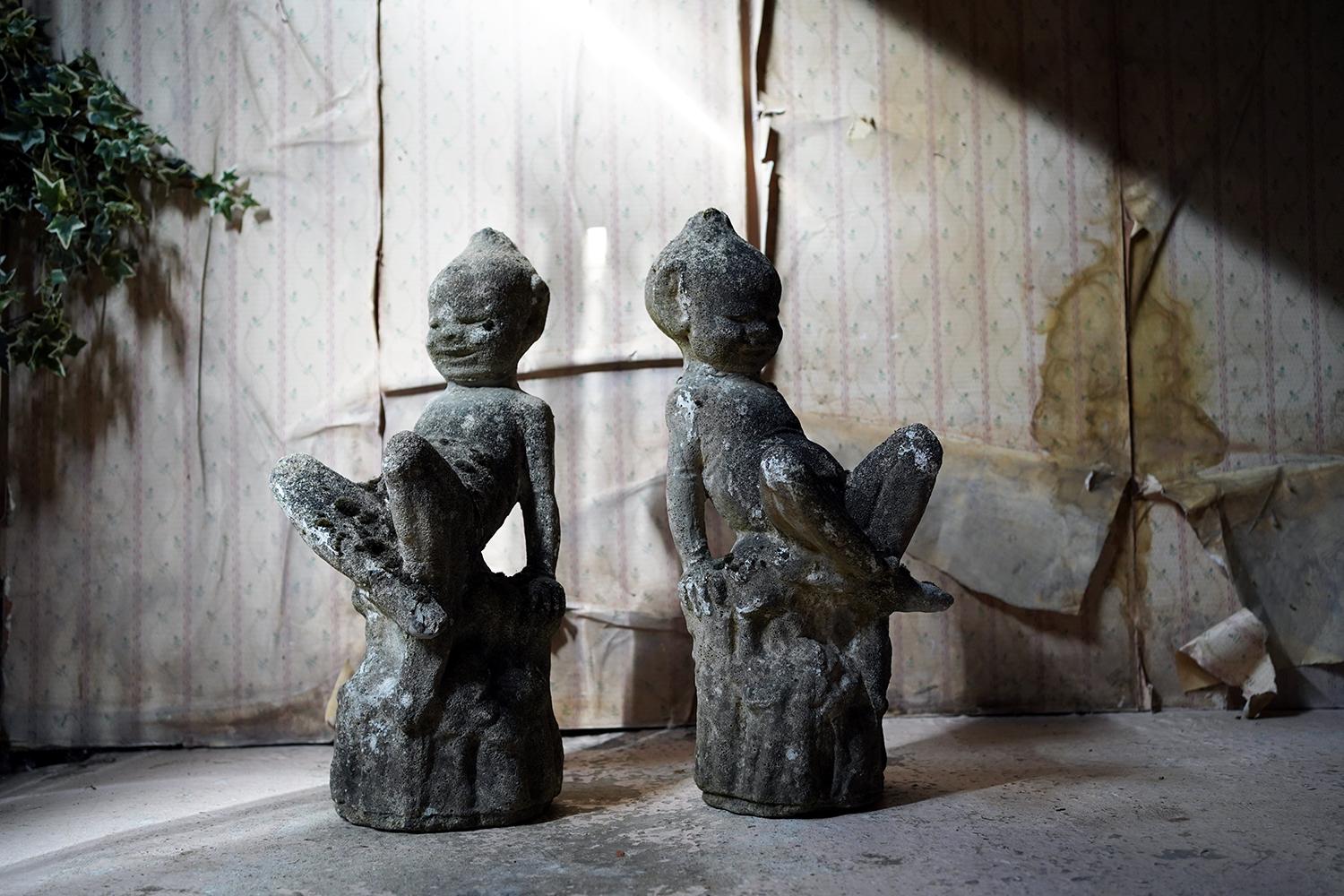 Un'insolita coppia di Pixie da giardino in pietra dell'inizio del XX secolo, C.C. 1930 12