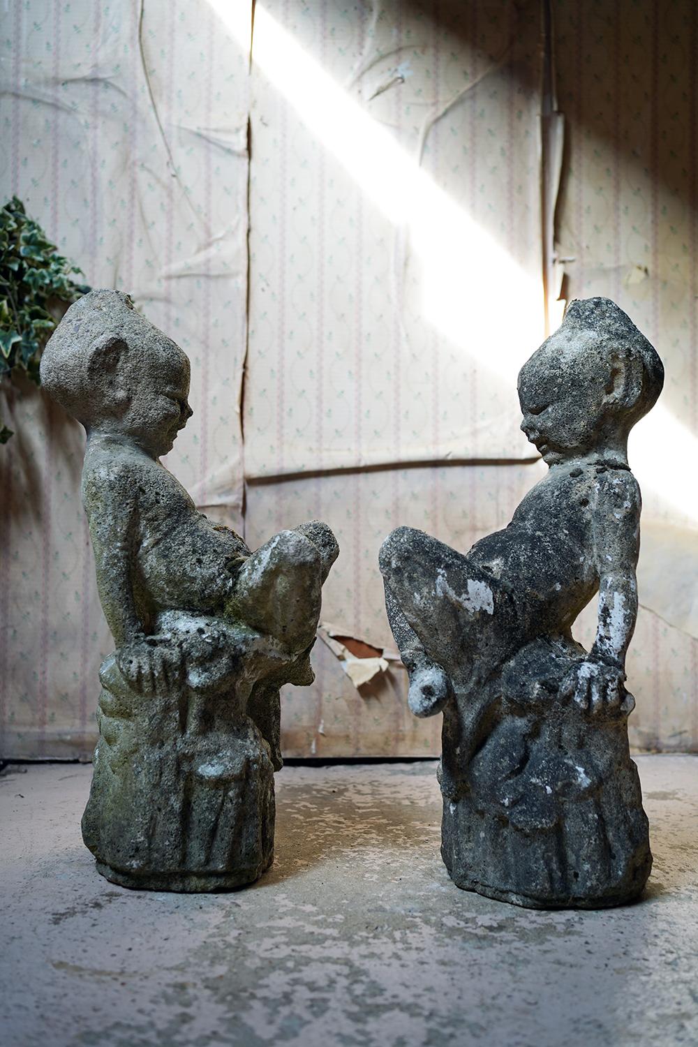 Un'insolita coppia di Pixie da giardino in pietra dell'inizio del XX secolo, C.C. 1930 1