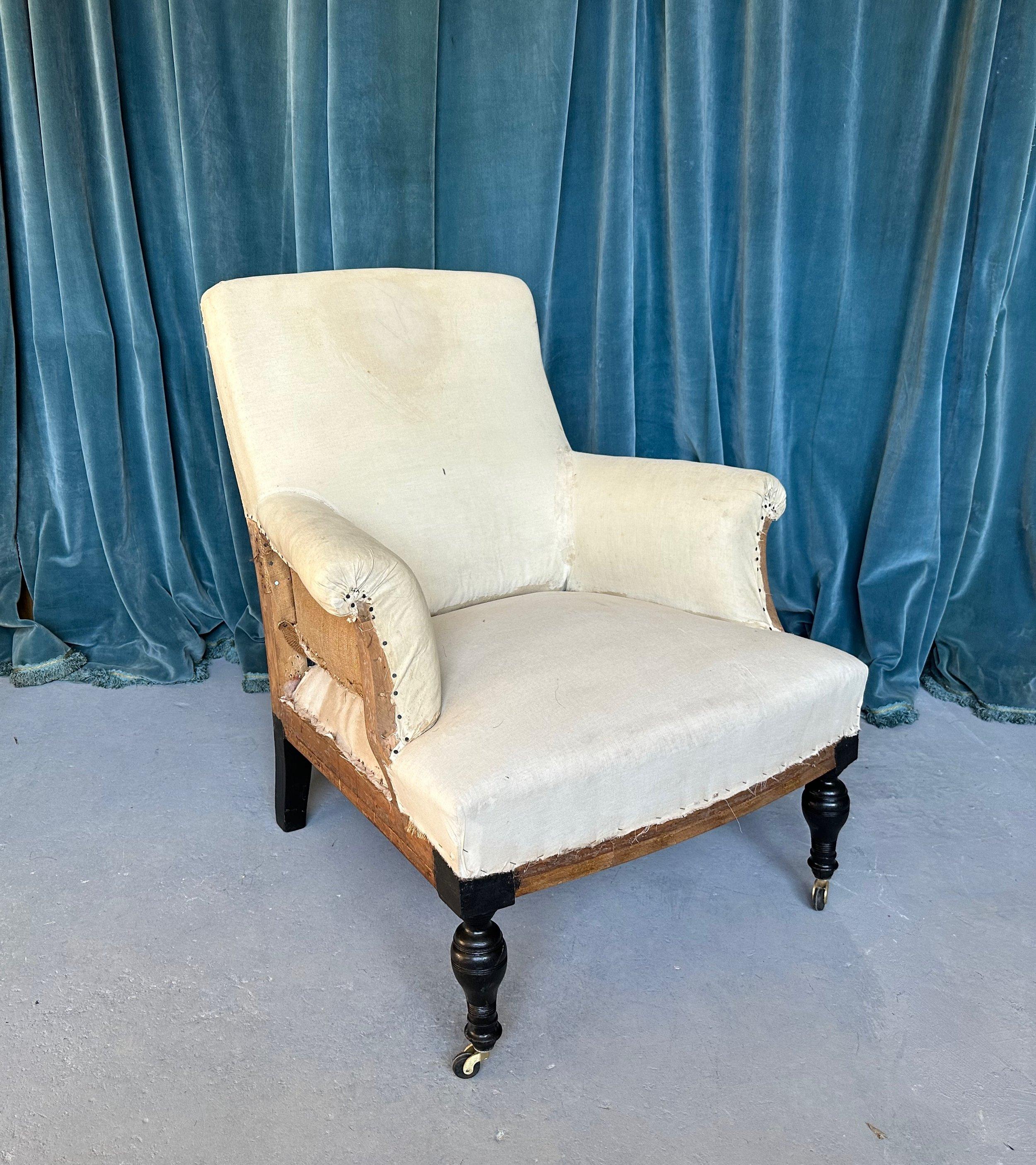 Unusual Pair of French 19th Century Armchairs in Muslin In Good Condition In Buchanan, NY