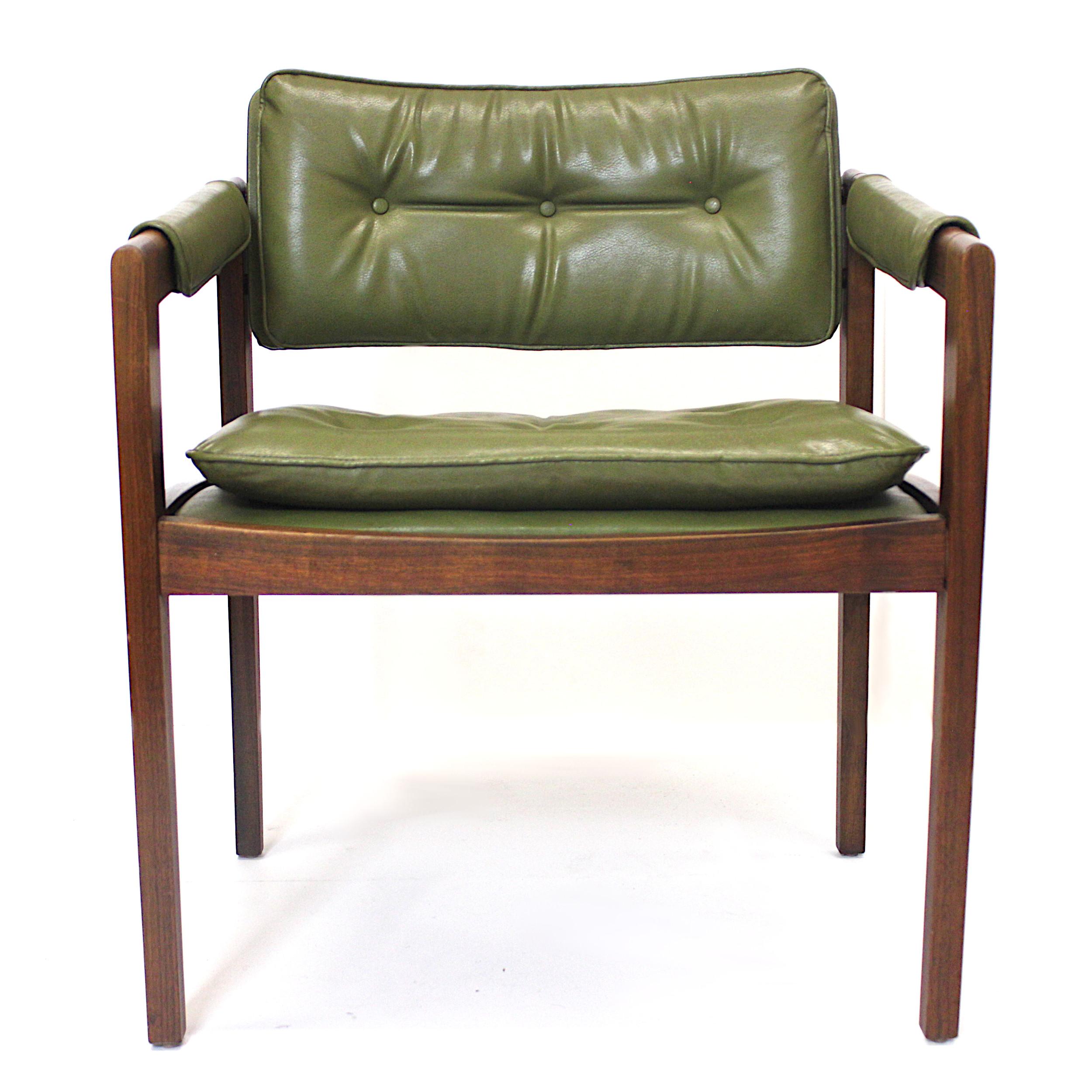 Unusual Pair of Green Mid-Century Modern Lounge Chairs by Glenn of California 2