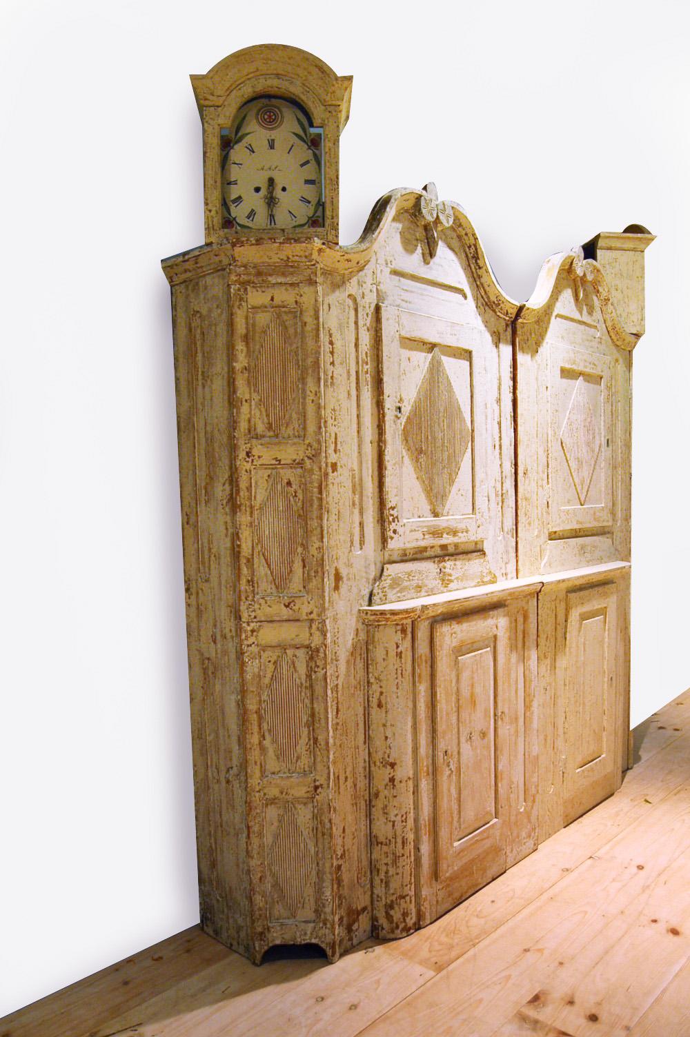 Unusual Pair of Gustavian Corner Clock Cabinets, Origin Mora, Sweden, Circa 1780 For Sale 3