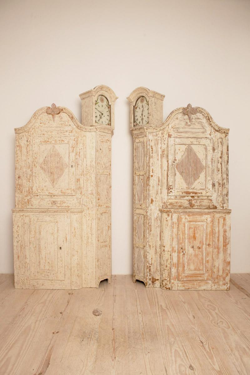 Hand-Carved Unusual Pair of Gustavian Corner Clock Cabinets, Origin Mora, Sweden, Circa 1780 For Sale