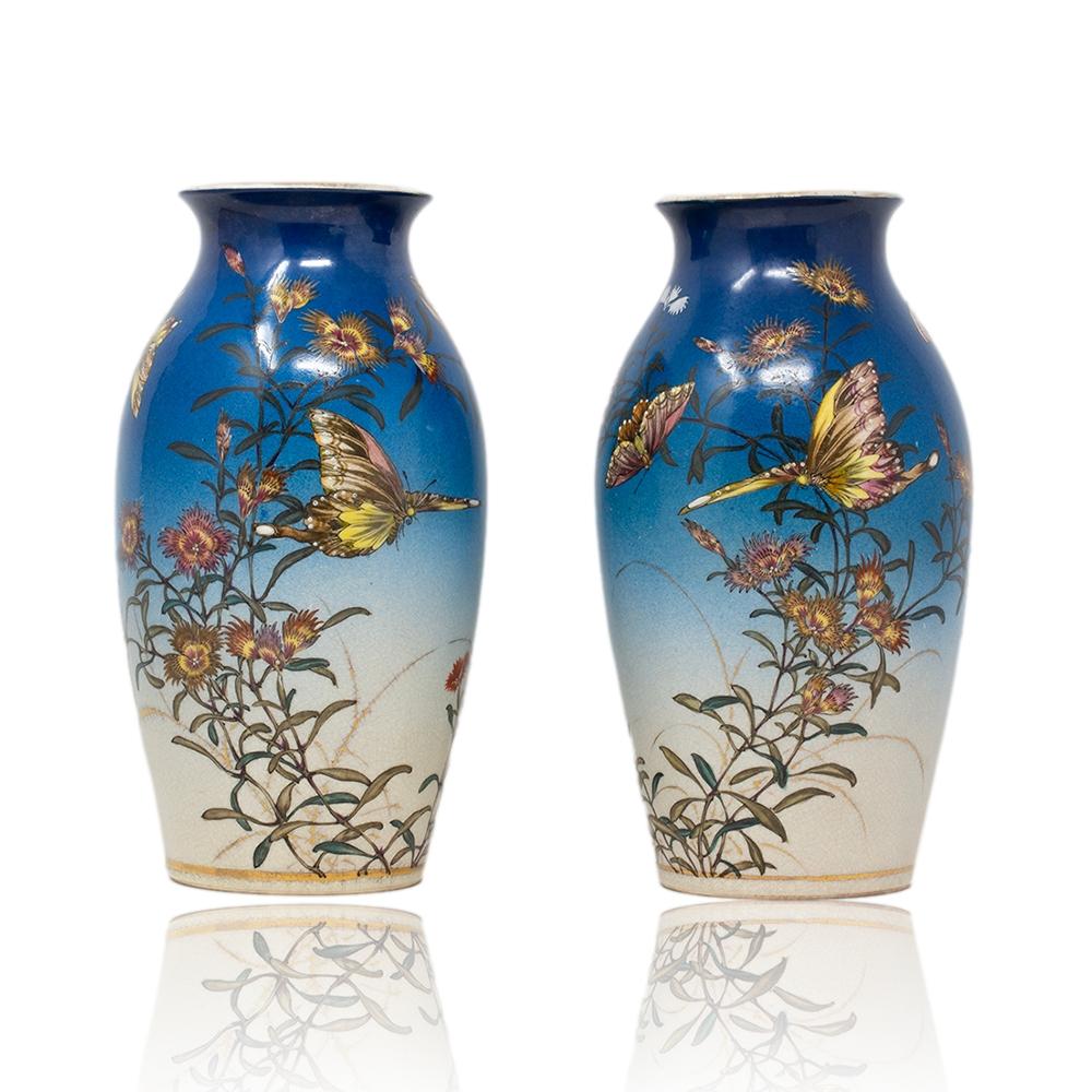 Giapponese Insolita coppia di vasi giapponesi del periodo Meiji (1868-1912) di Satsuma di Kinkozan in vendita