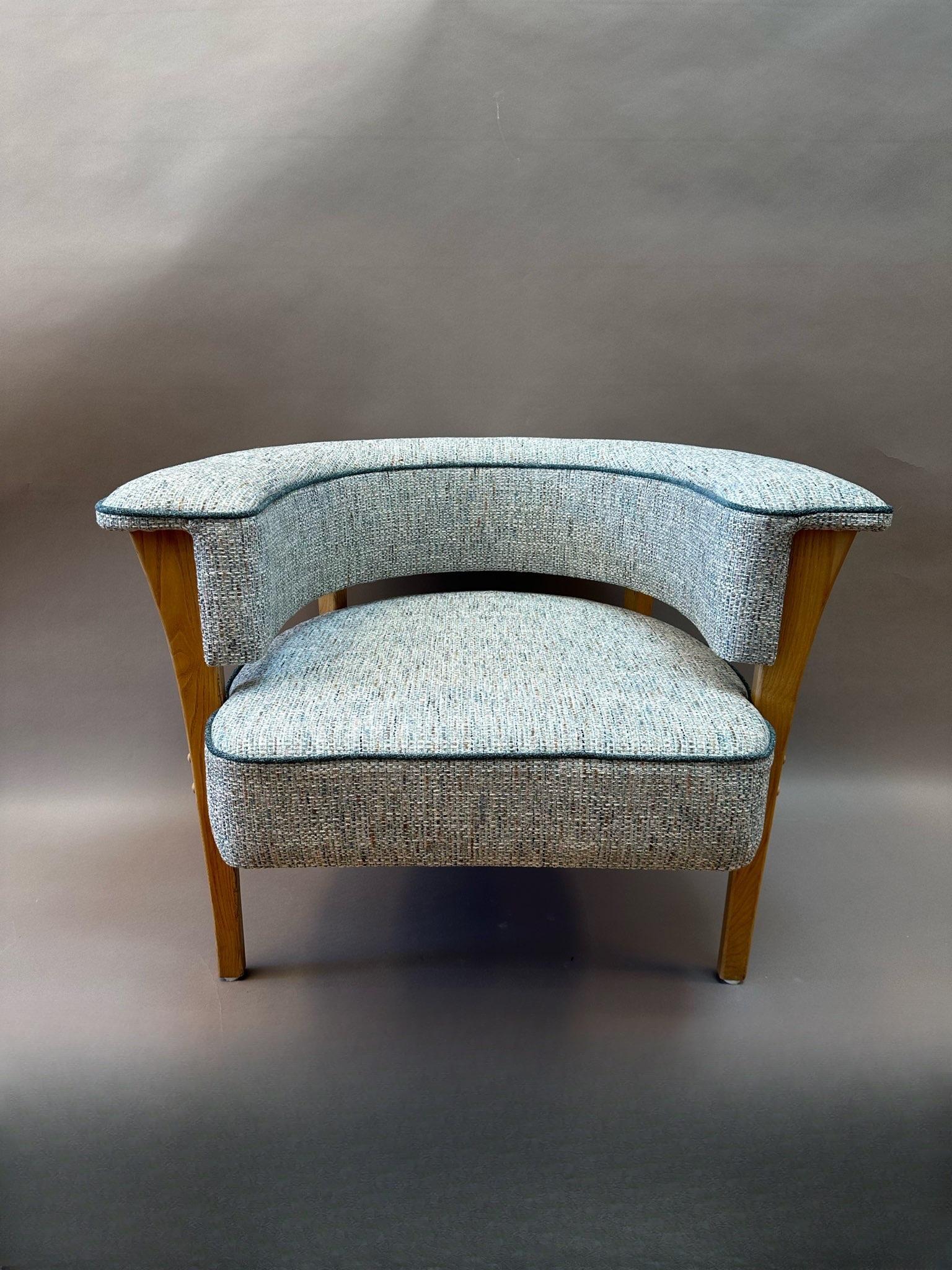 Mid-Century Modern Paire inhabituelle de chaises à accoudoirs modernes de style Mid Century en vente