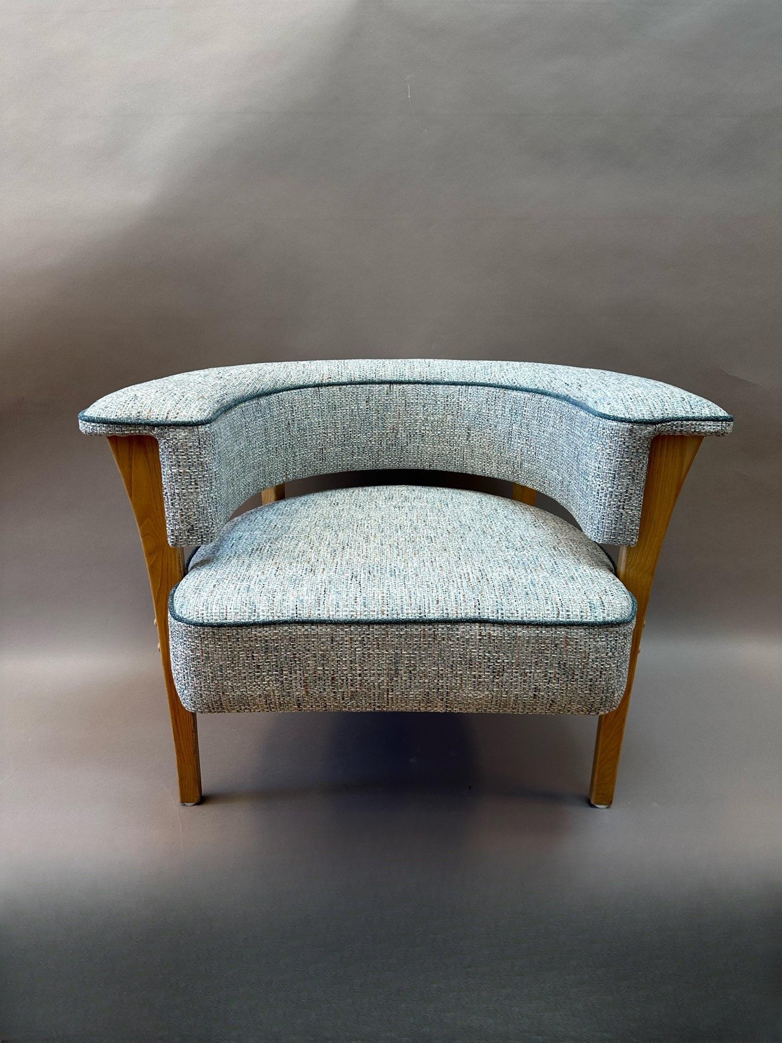 Inusual Pareja de Sillones Modernos de Estilo de Mitad de Siglo Moderno de mediados de siglo en venta