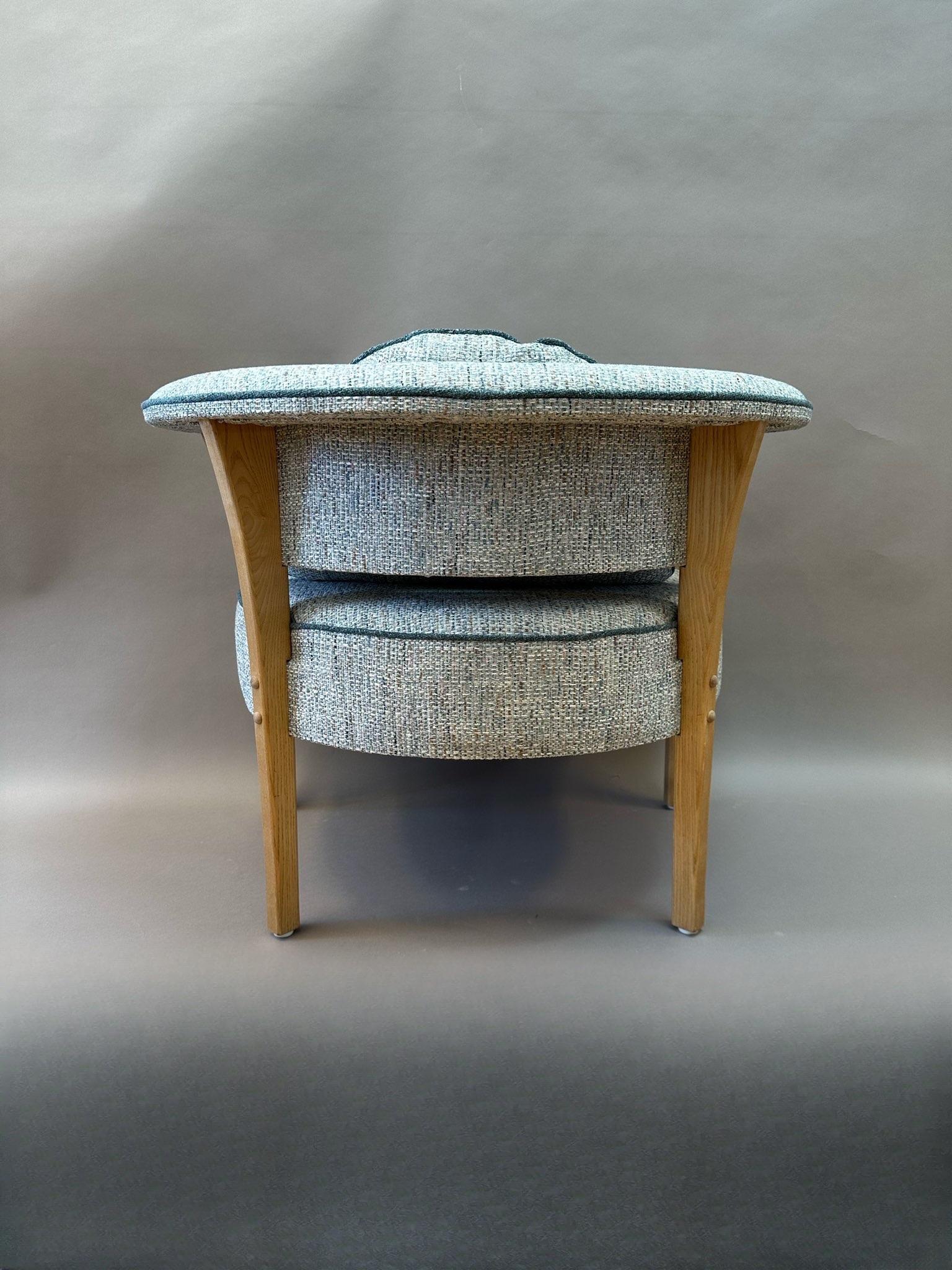 Inusual Pareja de Sillones Modernos de Estilo de Mitad de Siglo Carpintería en venta