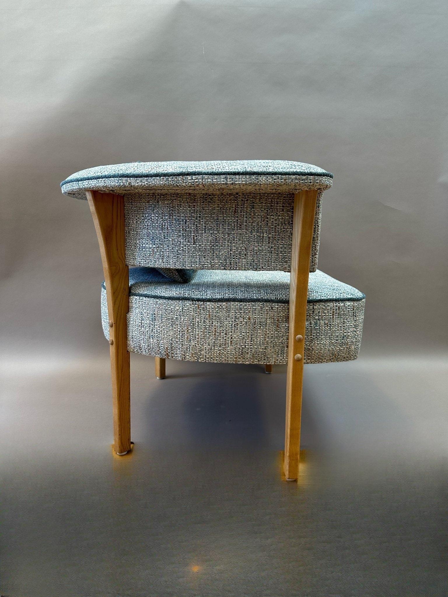 Ungewöhnliches Paar moderner Sessel im Mid-Century-Stil im Zustand „Neu“ im Angebot in Middleburg, VA