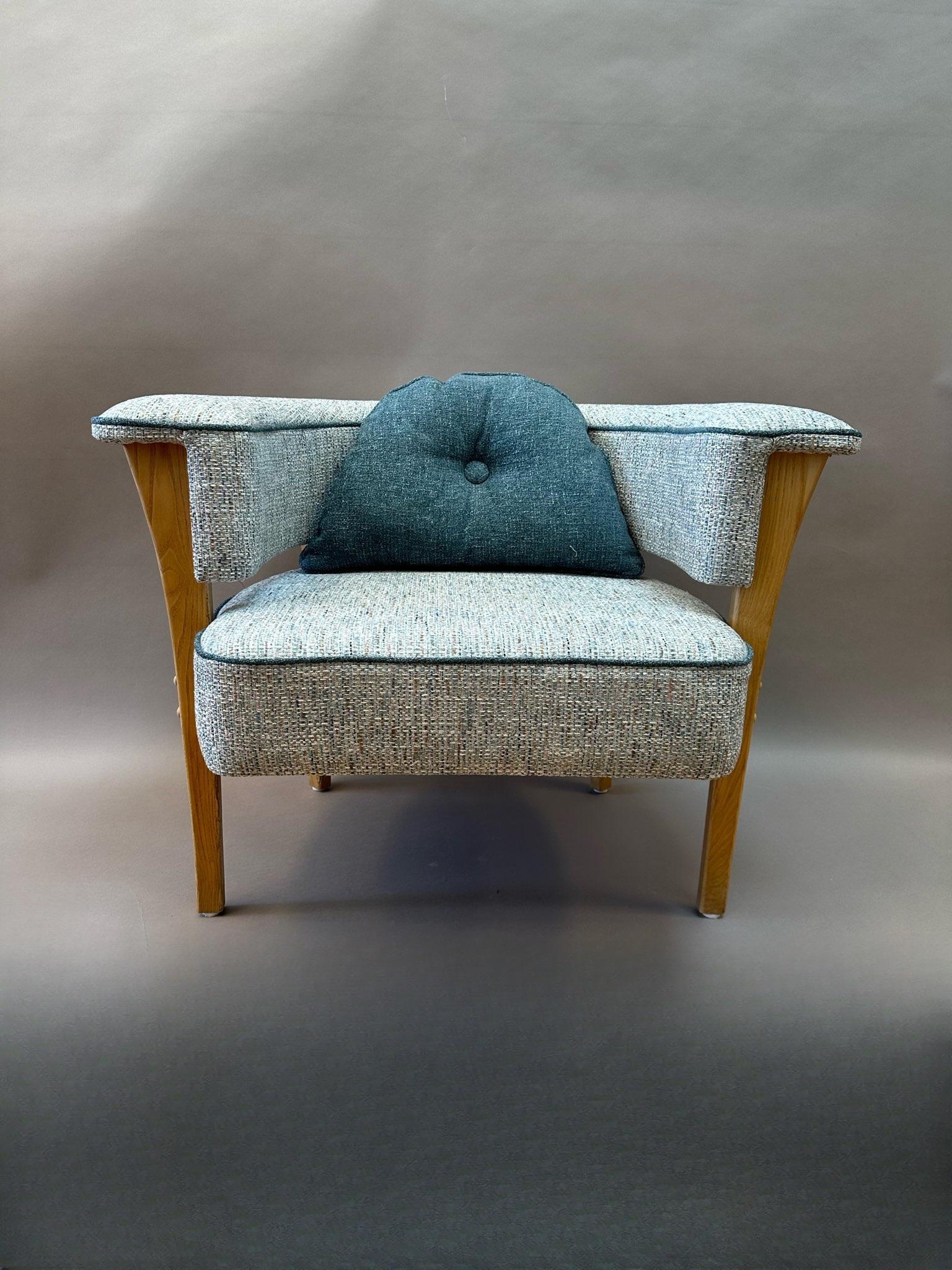 Ungewöhnliches Paar moderner Sessel im Mid-Century-Stil (Leinen) im Angebot