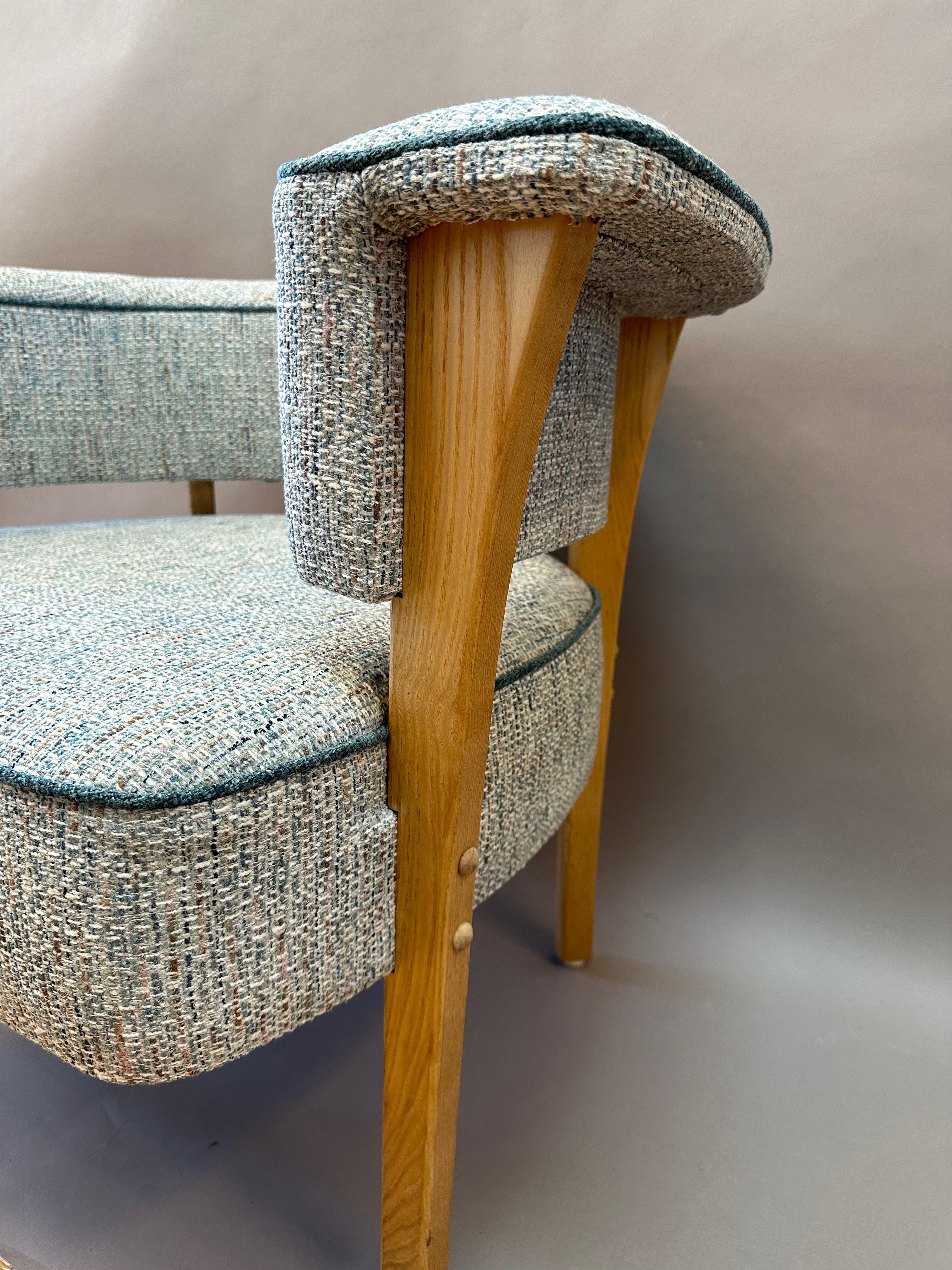 Inusual Pareja de Sillones Modernos de Estilo de Mitad de Siglo en venta 1