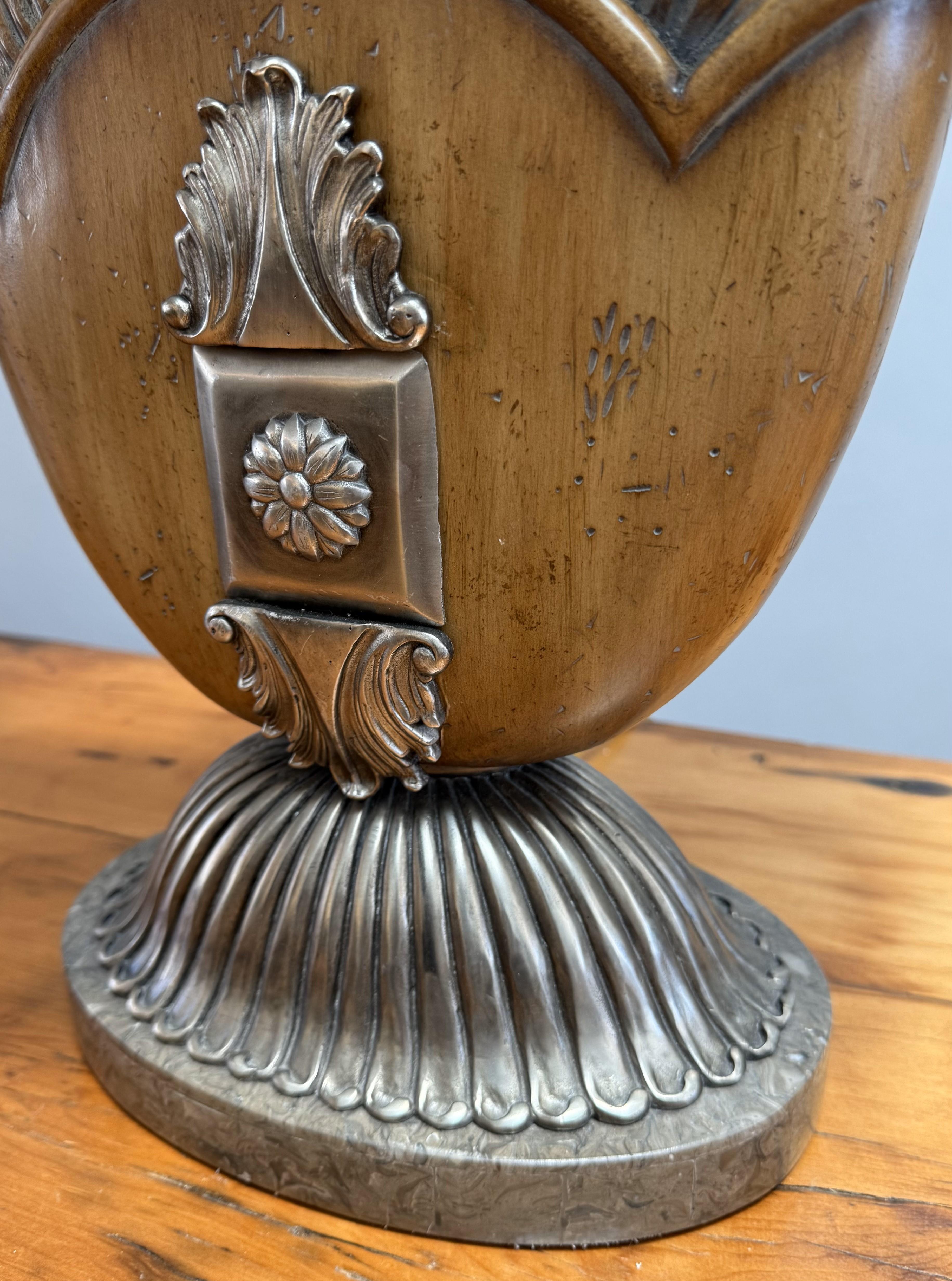 Hand-Carved Unusual Pair of Neoclassical Lyre-Form Table Lamps For Sale
