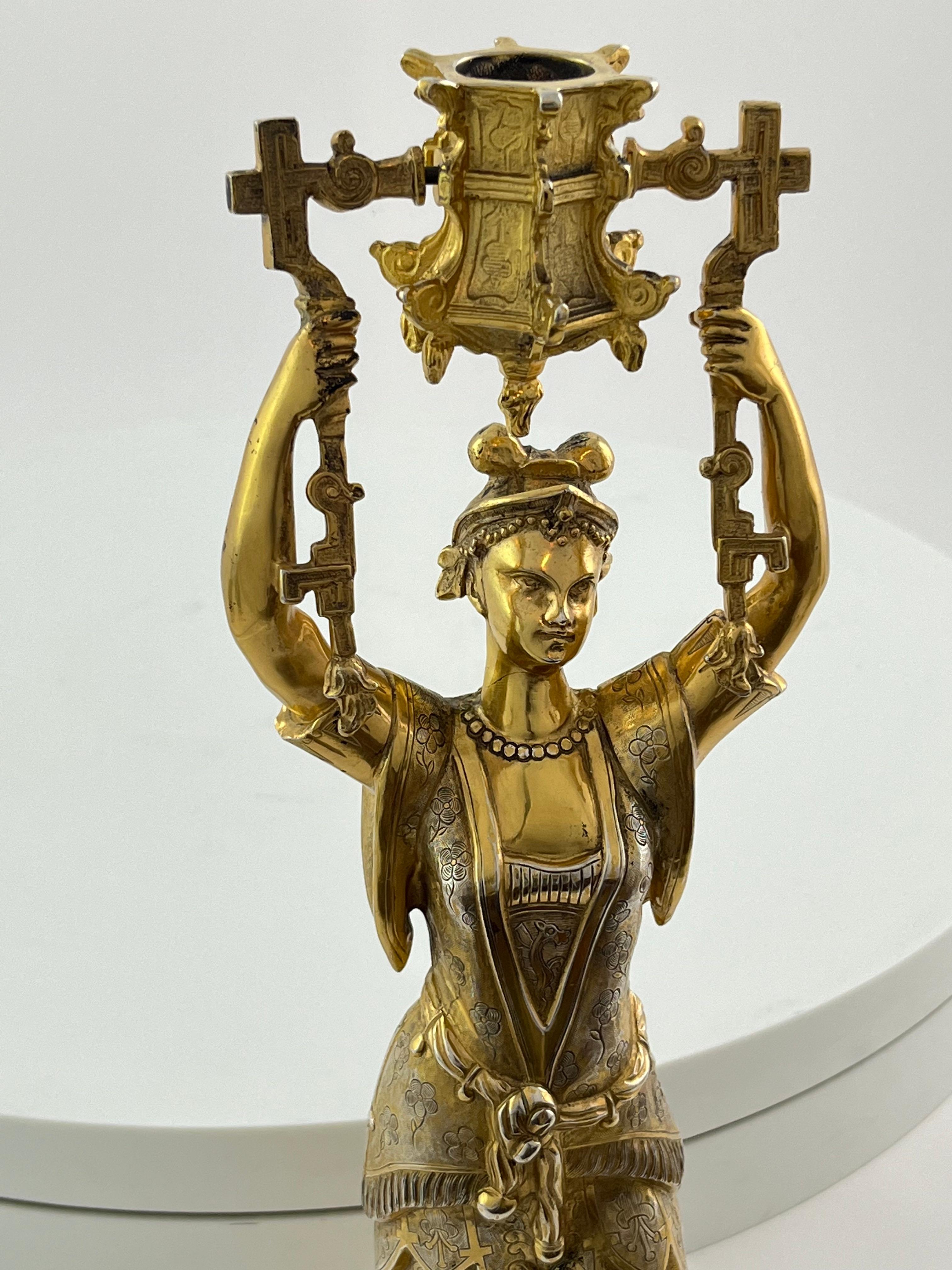Paire inhabituelle de chandeliers en argent doré vers 1900 Bon état - En vente à London, GB