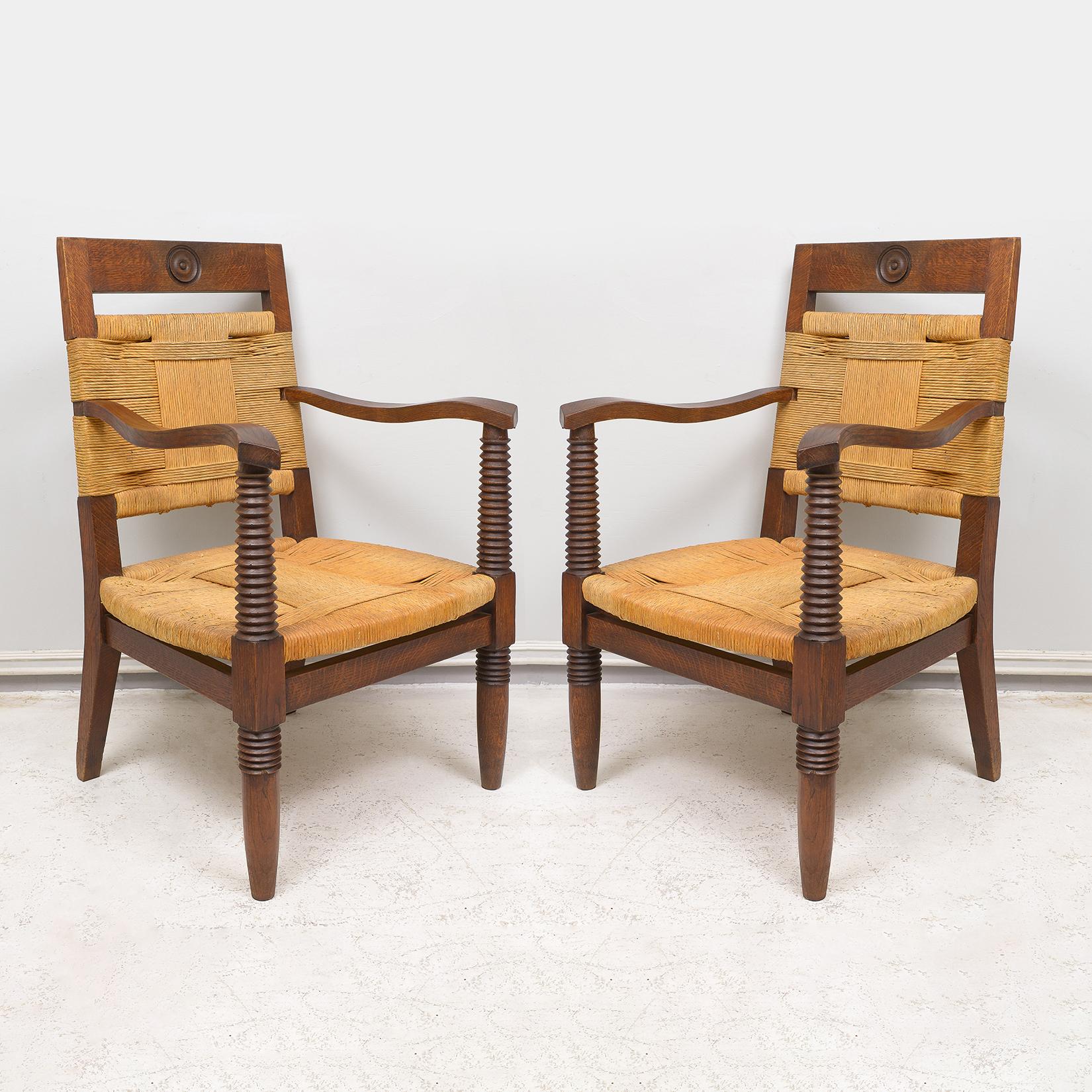 Paar Vintage Französisch Eiche Rushed Lounge Stühle