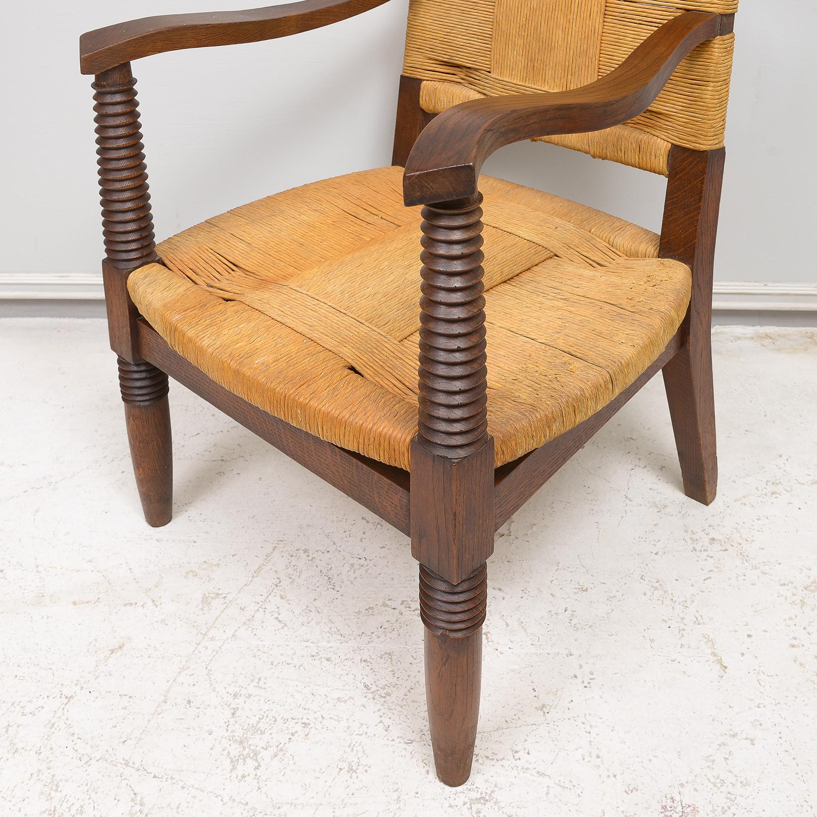 Ungewöhnliche Paar Vintage Französisch Oak Rushed Lounge Stühle (Mitte des 20. Jahrhunderts) im Angebot