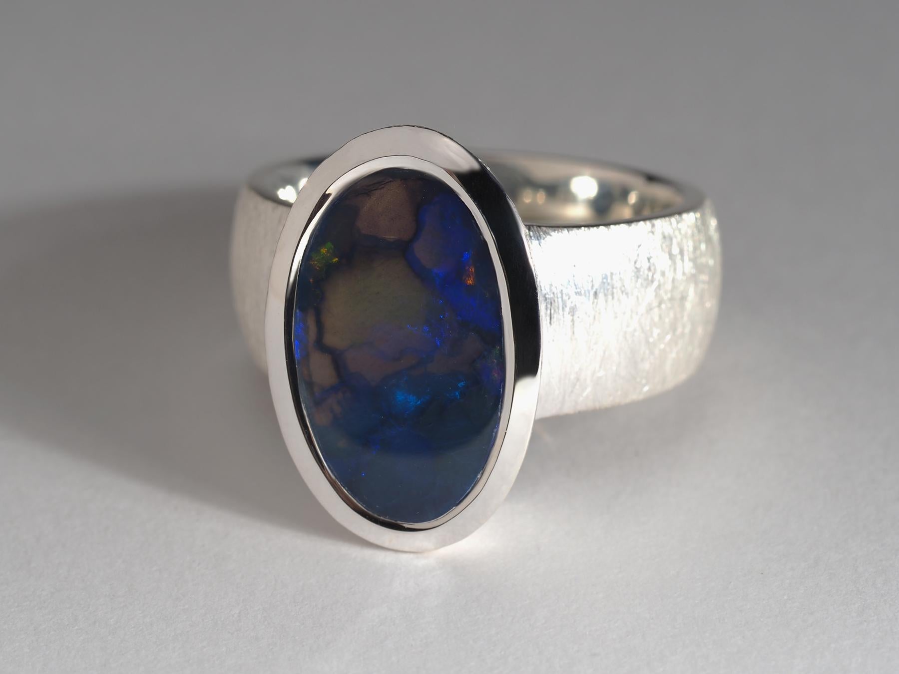 Bague en argent avec Opale Australienne foncée 3.6ct en vente 2