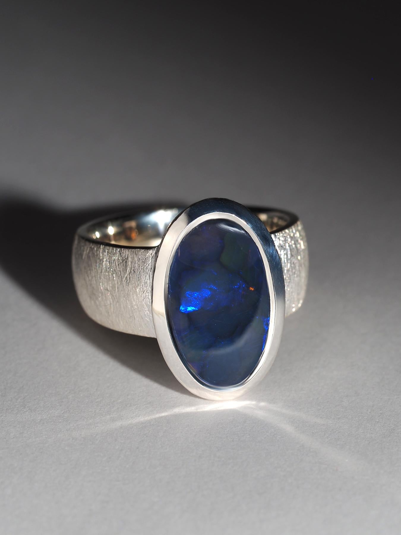Bague en argent avec Opale Australienne foncée 3.6ct en vente 3