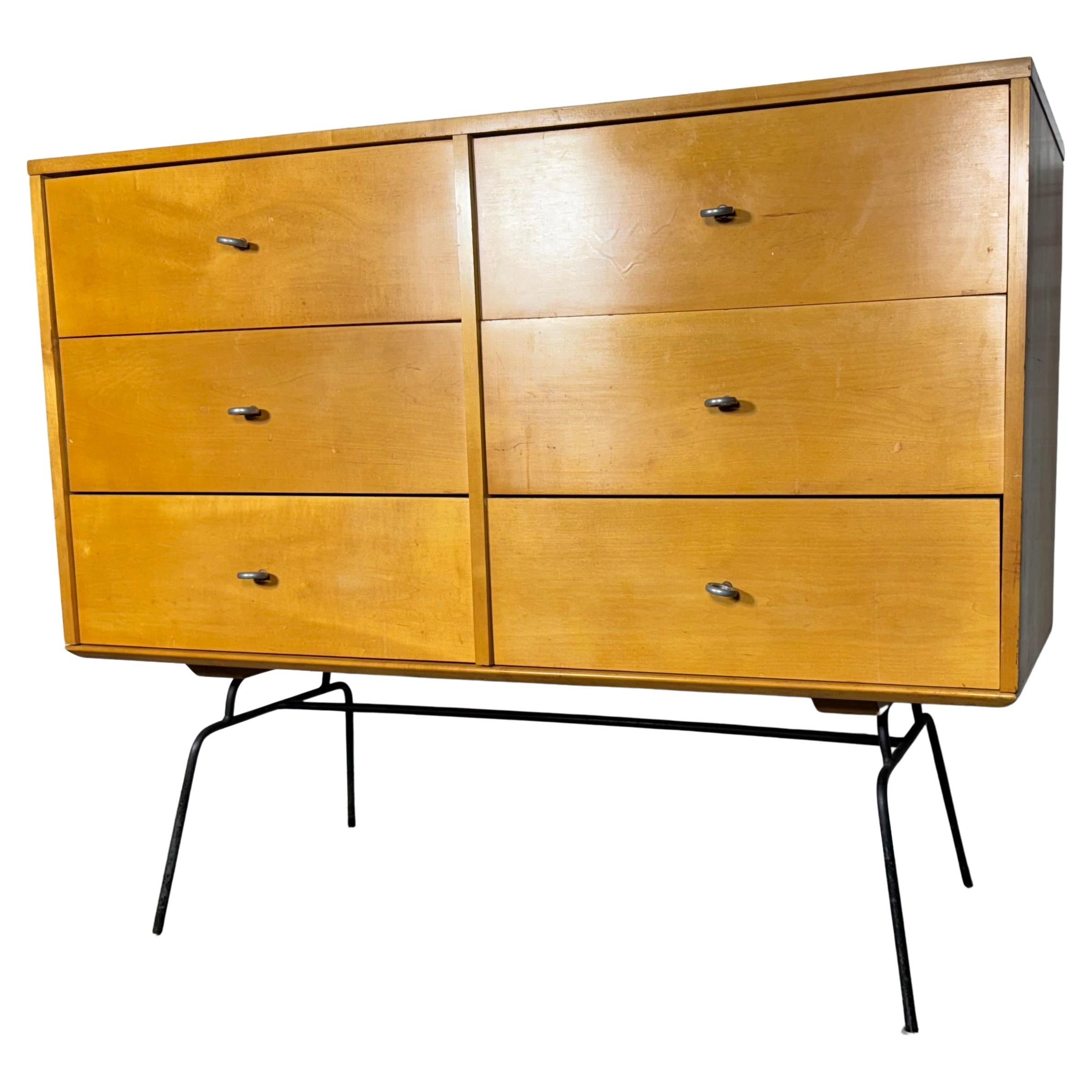 Unusual Paul McCobb 6-drawer dresser on iron base, aluminum ring pulls in vendita