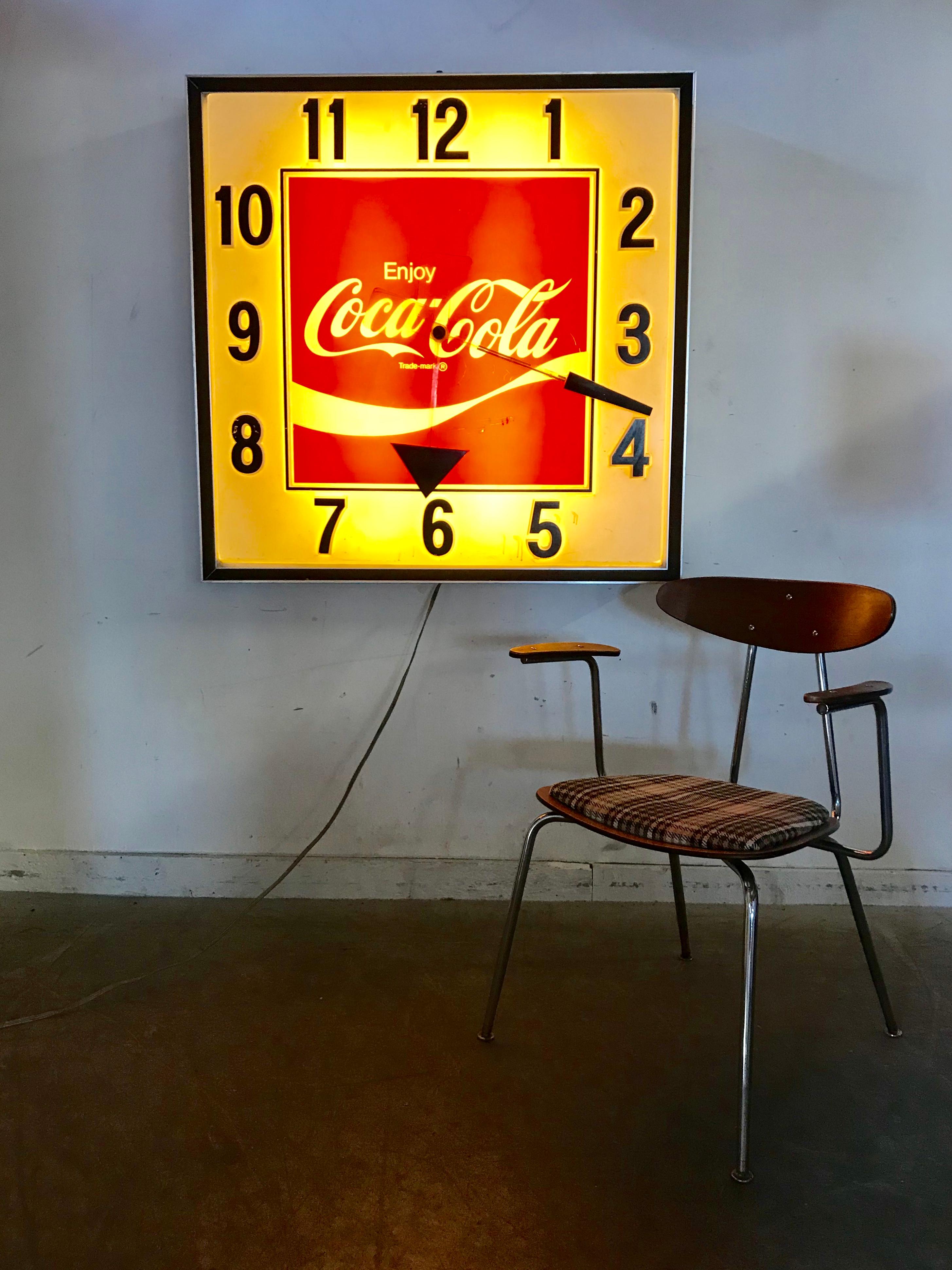 Unusual oversized 1970s light up Coca Cola advertising /restaurant clock, pop modernist design. Great visual. Tested and all electrical working, keeps perfect time, retains original Lucite. Acrylic hands, hand delivery avail to New York City or