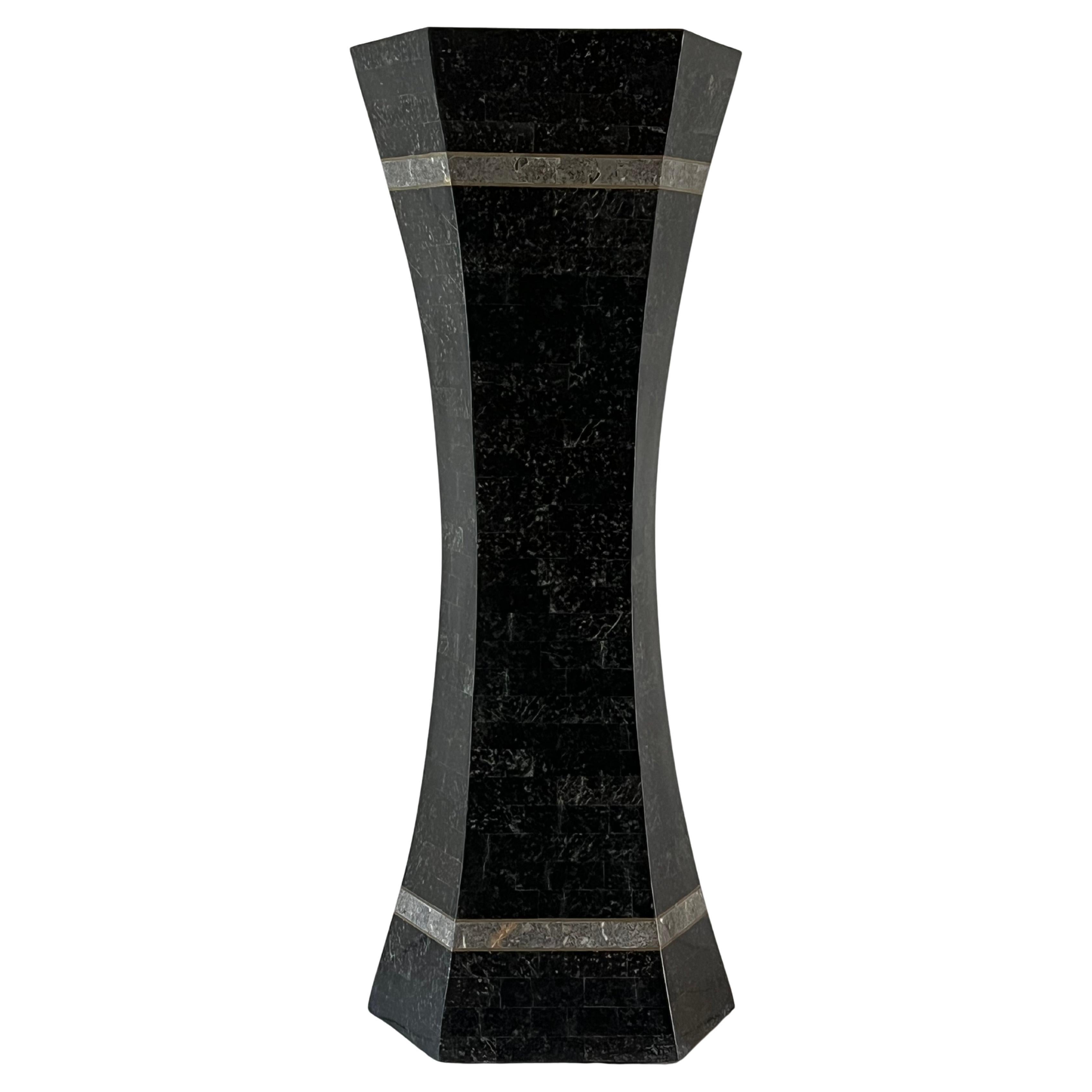 Ungewöhnliche Post Modern Tessellated Stone Pedestal Inlaid Messing im Angebot