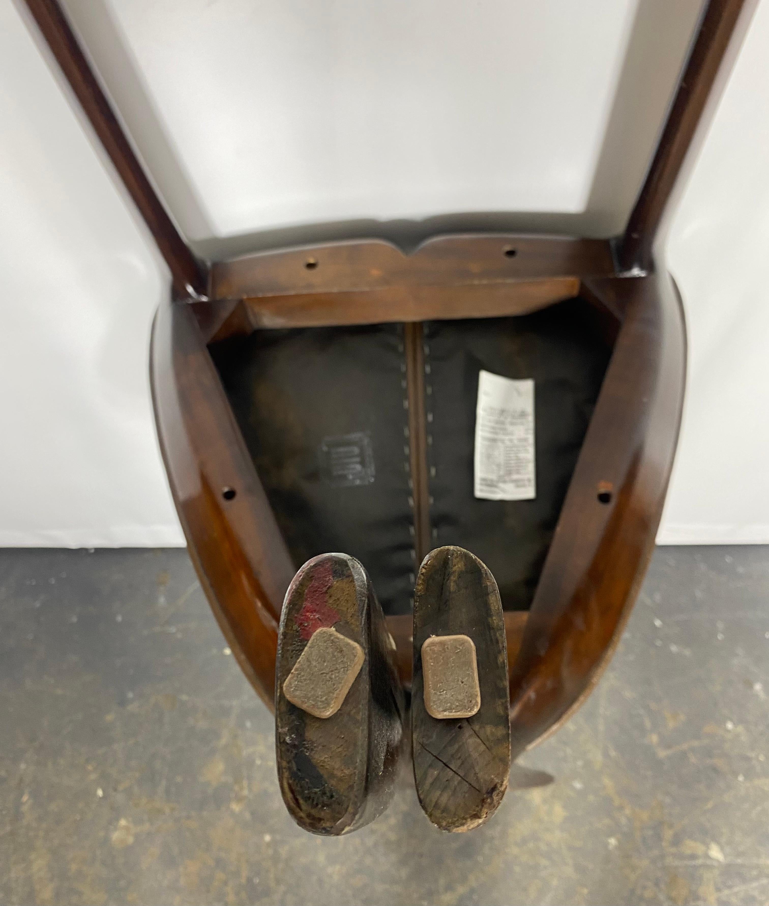 Chaise de bureau d'origine en bois sculpté post-moderniste d'Edward Axel Roffman en vente 2