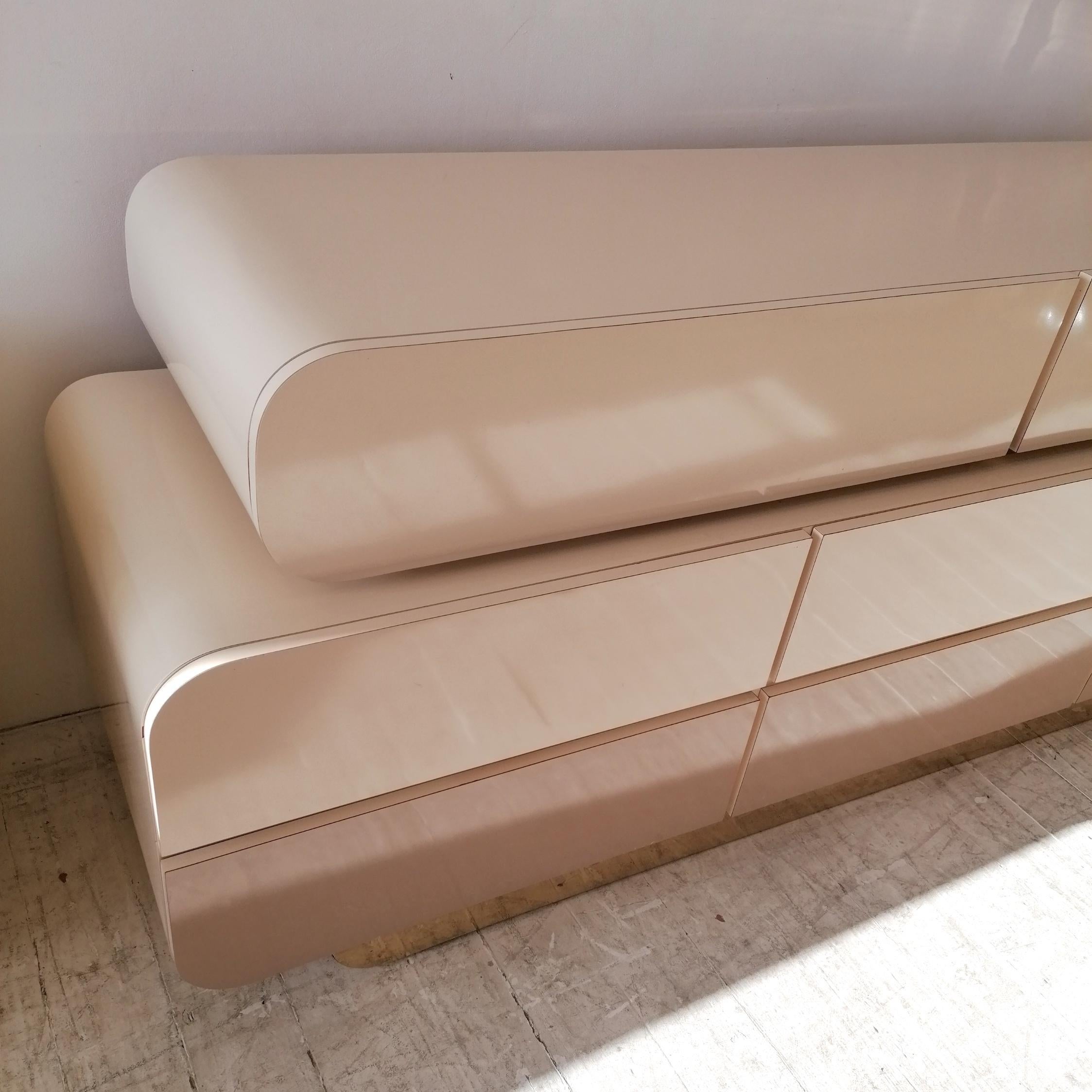 Unusual postmodern American waterfall laminate dresser / sideboard 1980s 6