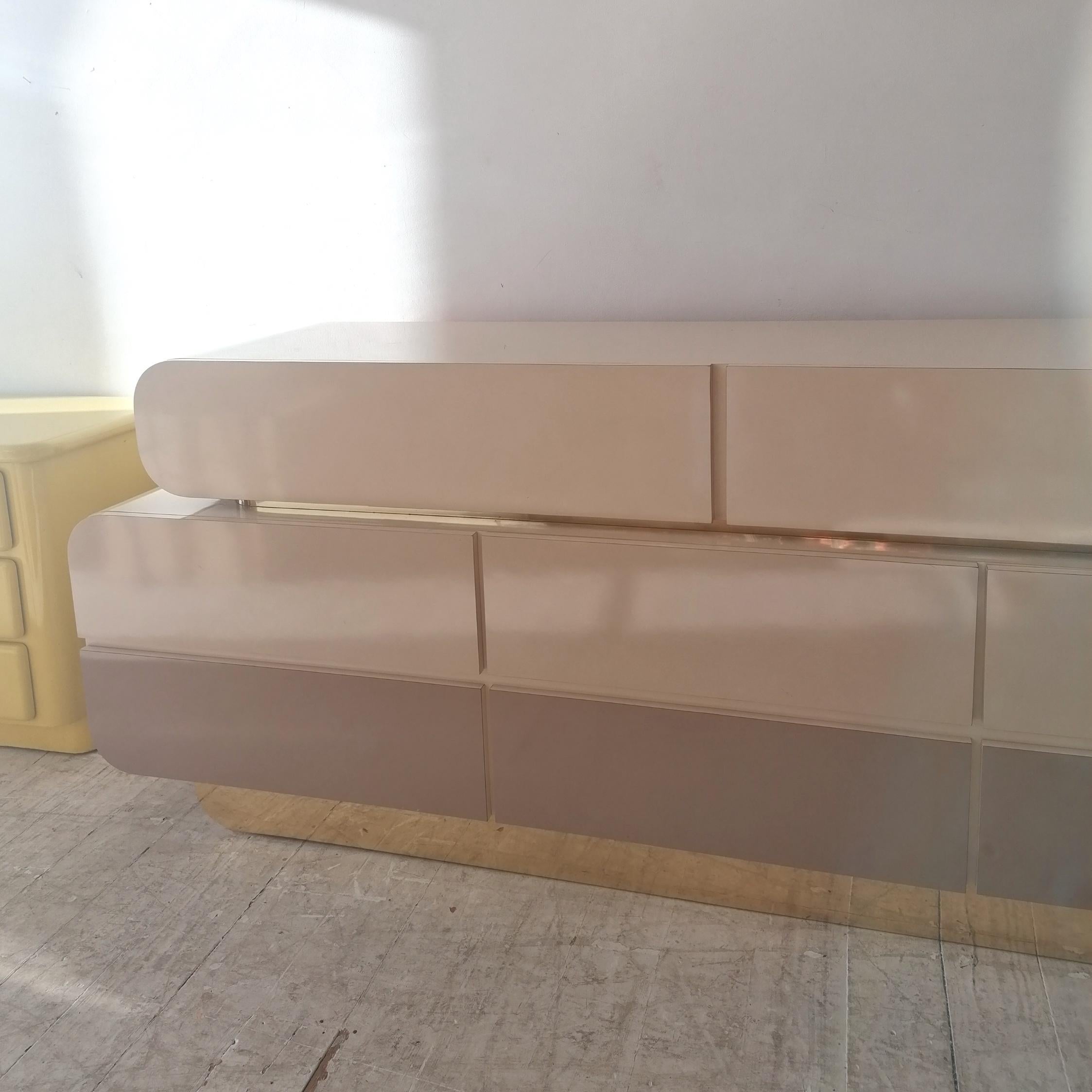 Unusual postmodern American waterfall laminate dresser / sideboard 1980s 8