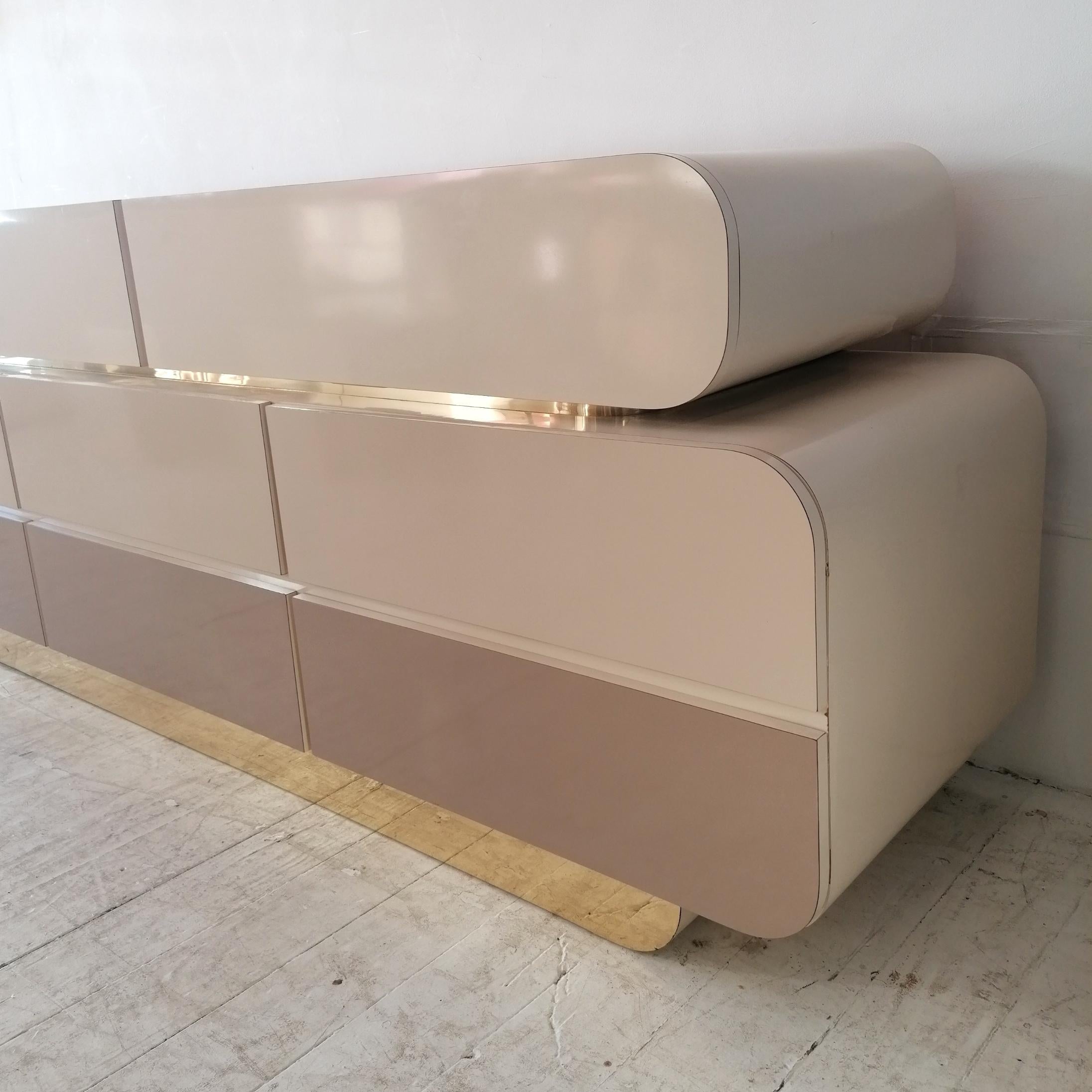 Unusual postmodern American waterfall laminate dresser / sideboard 1980s 12