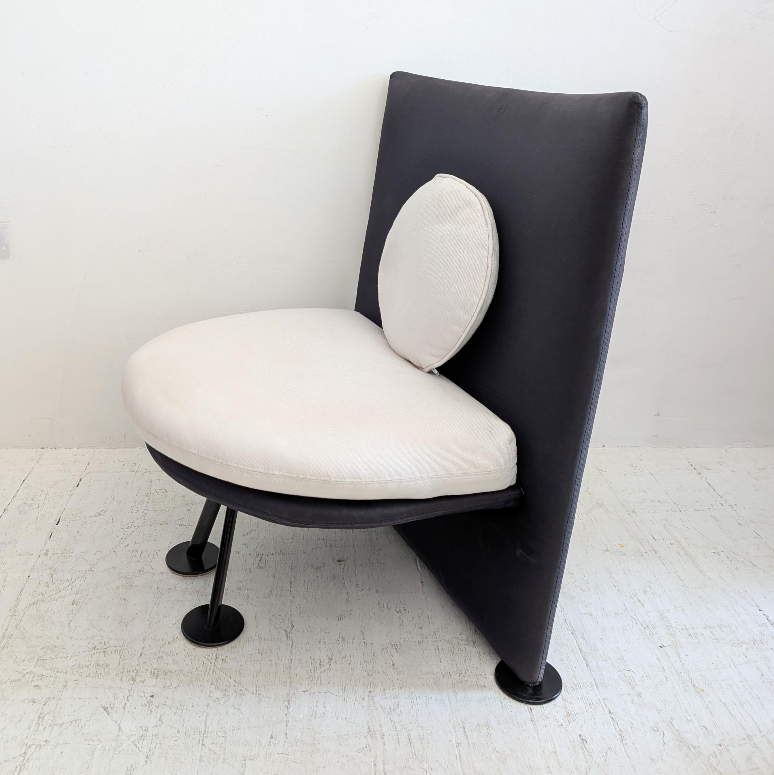Insolite sedie da salotto postmoderne, stile Starck Miss Wirt, anni '80. Due disponibili in vendita 3