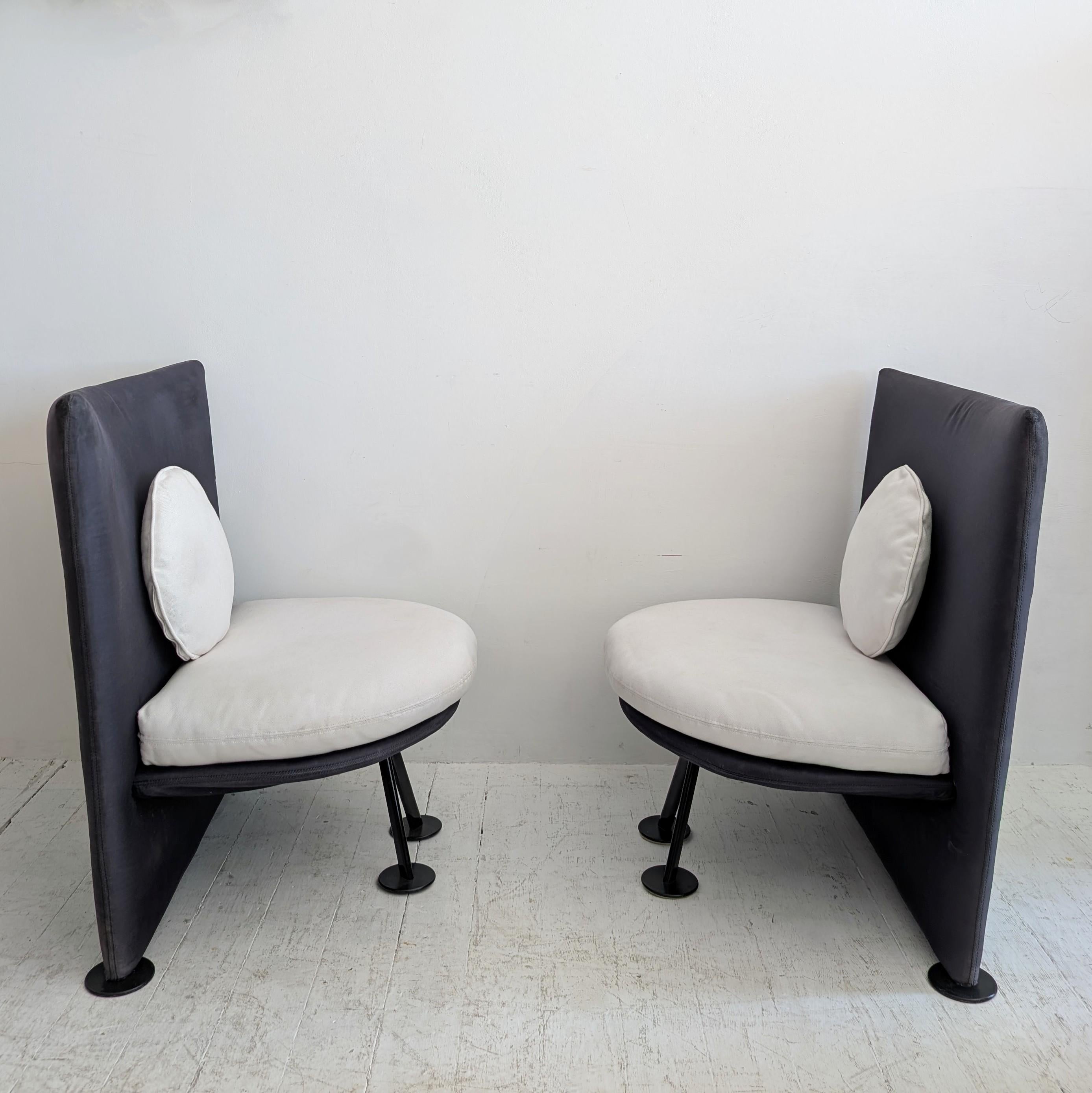 Insolite sedie da salotto postmoderne, stile Starck Miss Wirt, anni '80. Due disponibili in vendita 5