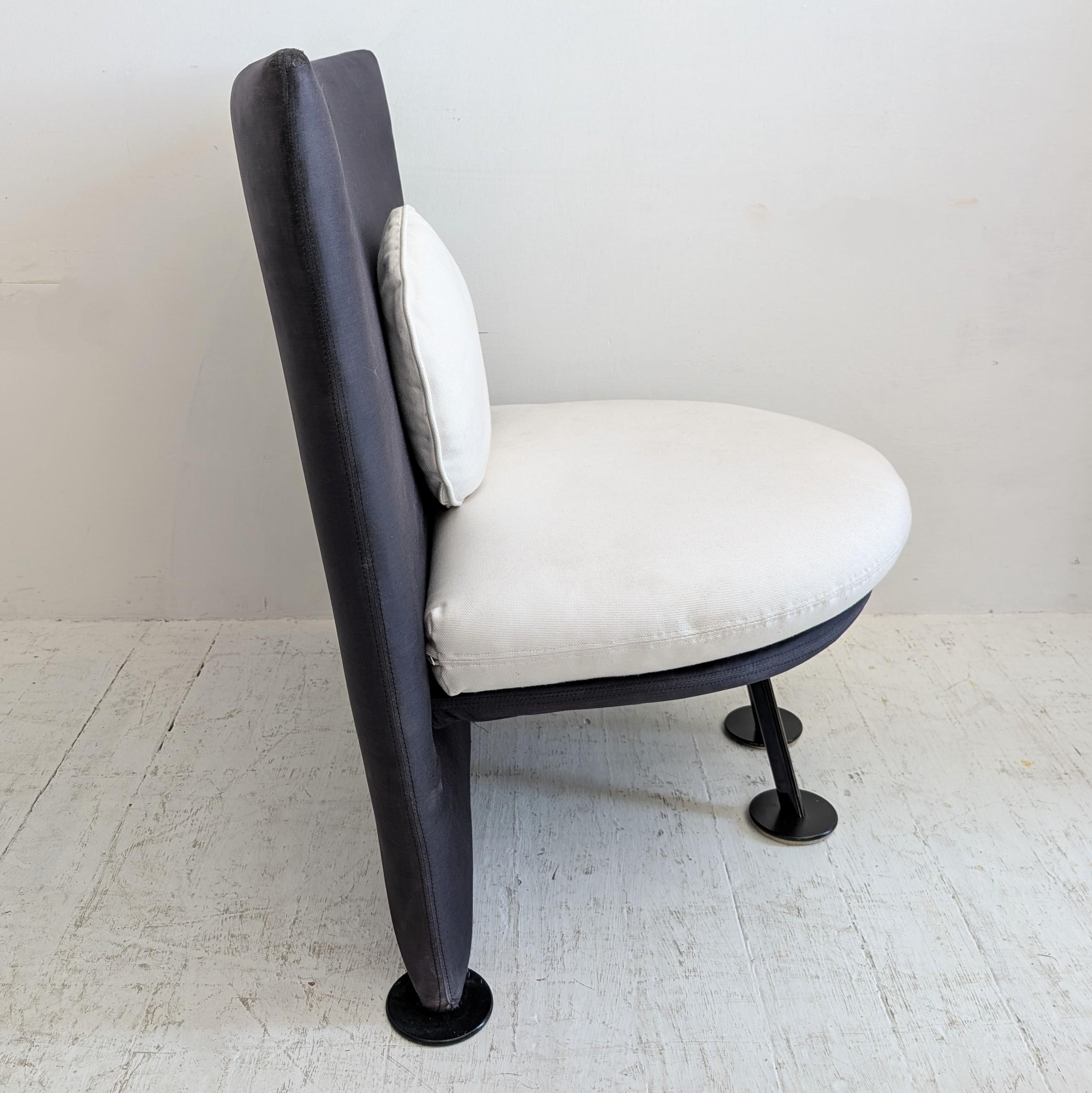 Insolite sedie da salotto postmoderne, stile Starck Miss Wirt, anni '80. Due disponibili In condizioni buone in vendita a Hastings, GB