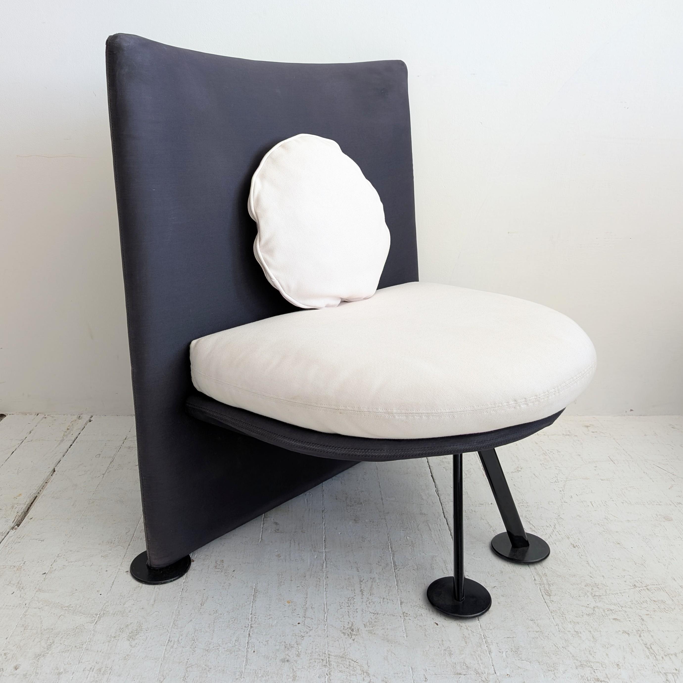 Acciaio Insolite sedie da salotto postmoderne, stile Starck Miss Wirt, anni '80. Due disponibili in vendita