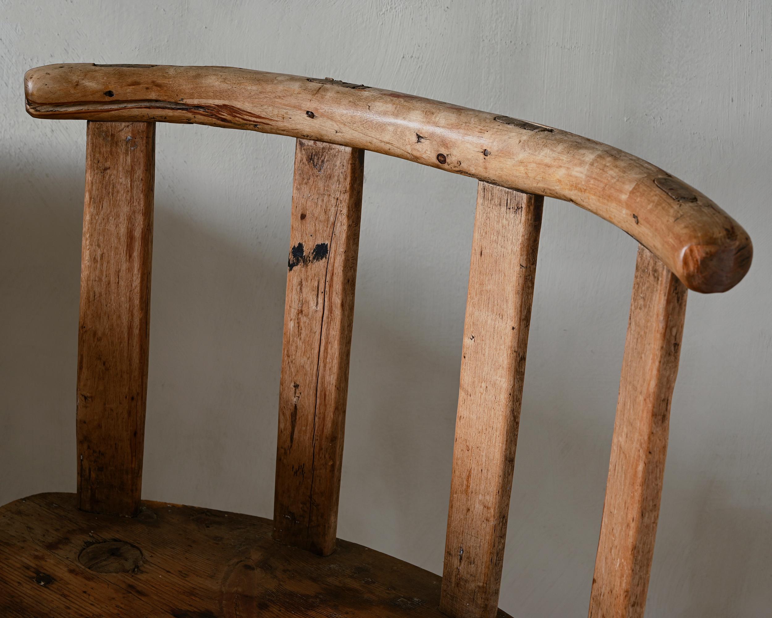 Ungewöhnlicher schwedischer primitiver Stuhl des 19. Jahrhunderts im Zustand „Gut“ im Angebot in Mjöhult, SE