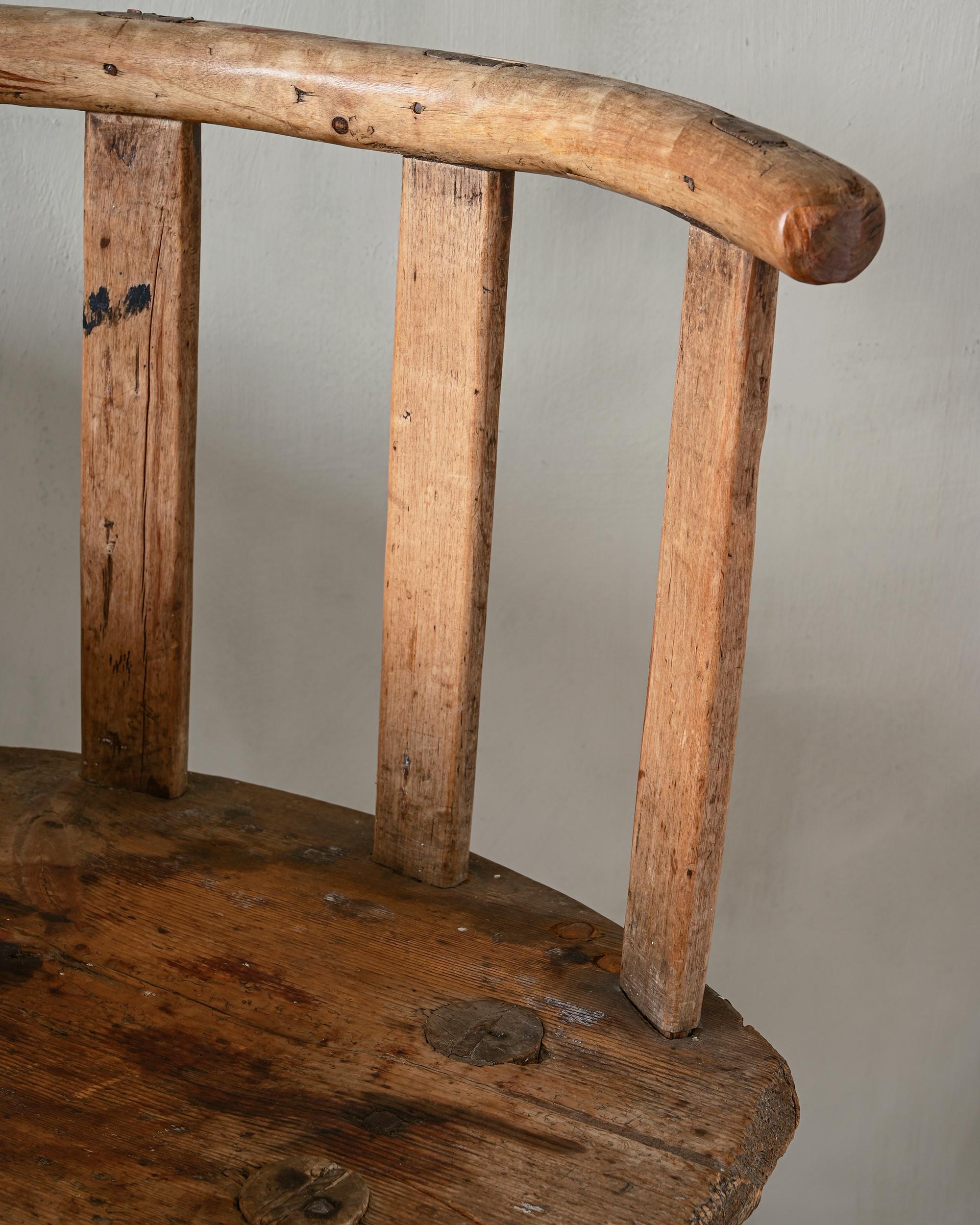 Ungewöhnlicher schwedischer primitiver Stuhl des 19. Jahrhunderts (Kiefernholz) im Angebot